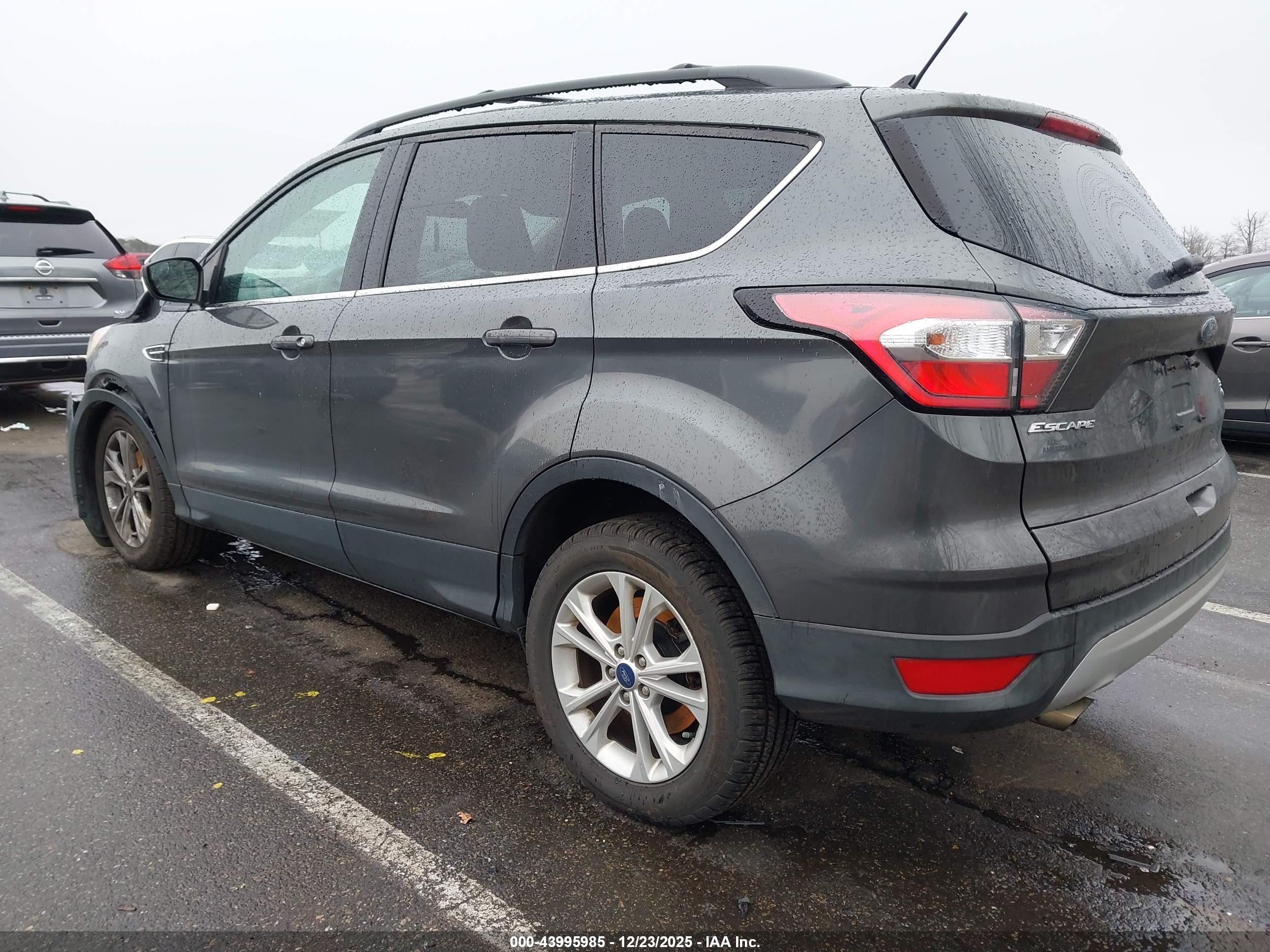 FORD ESCAPE image 3