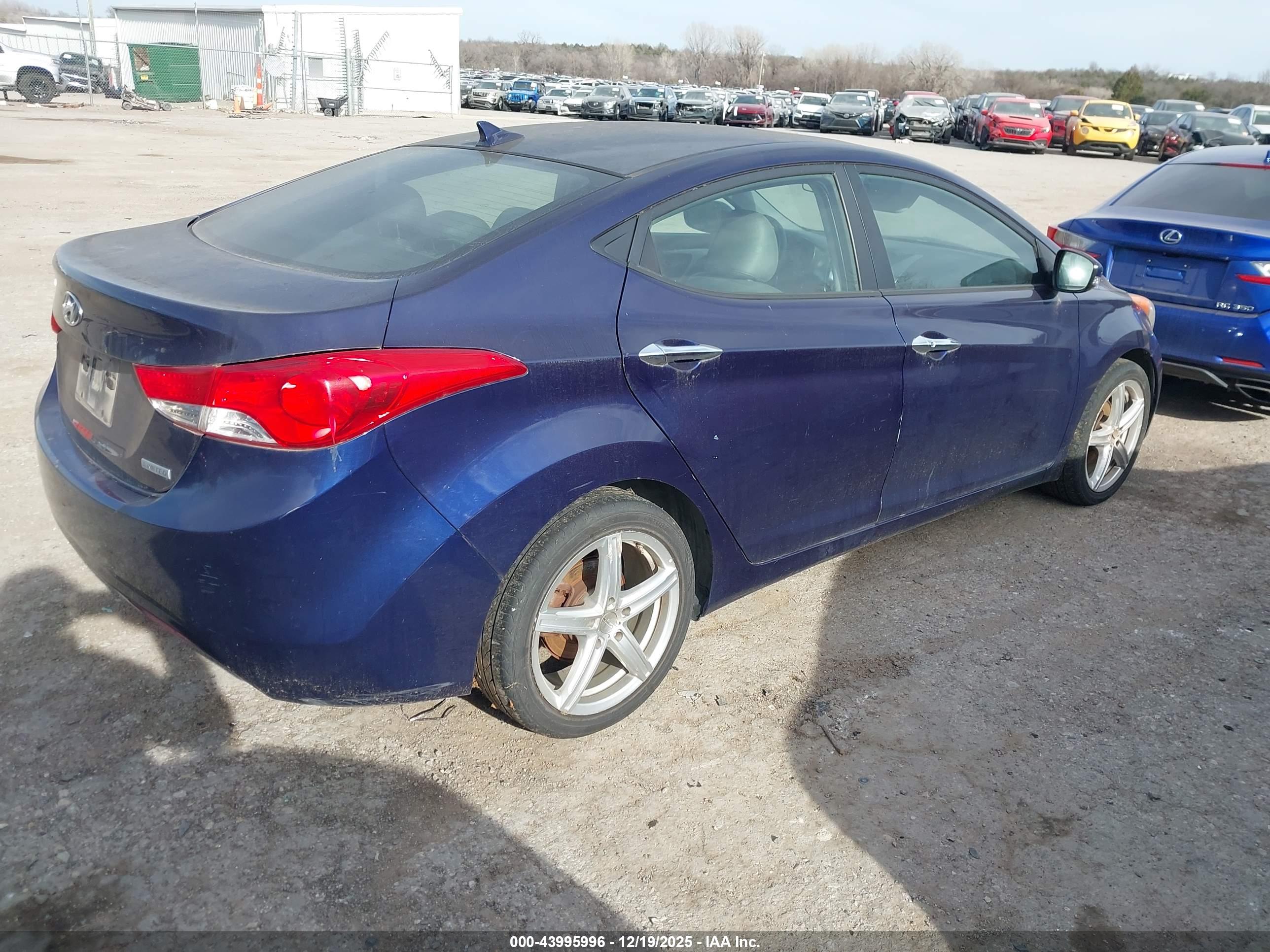 HYUNDAI ELANTRA image 4
