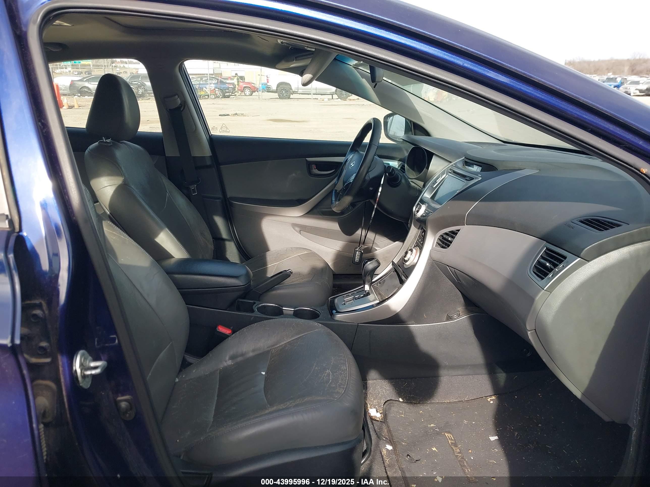 HYUNDAI ELANTRA image 5