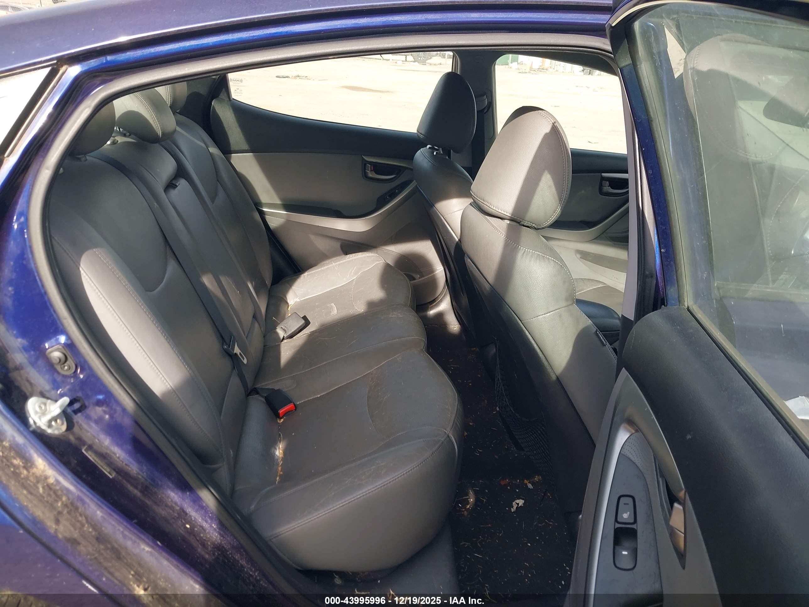 HYUNDAI ELANTRA image 8