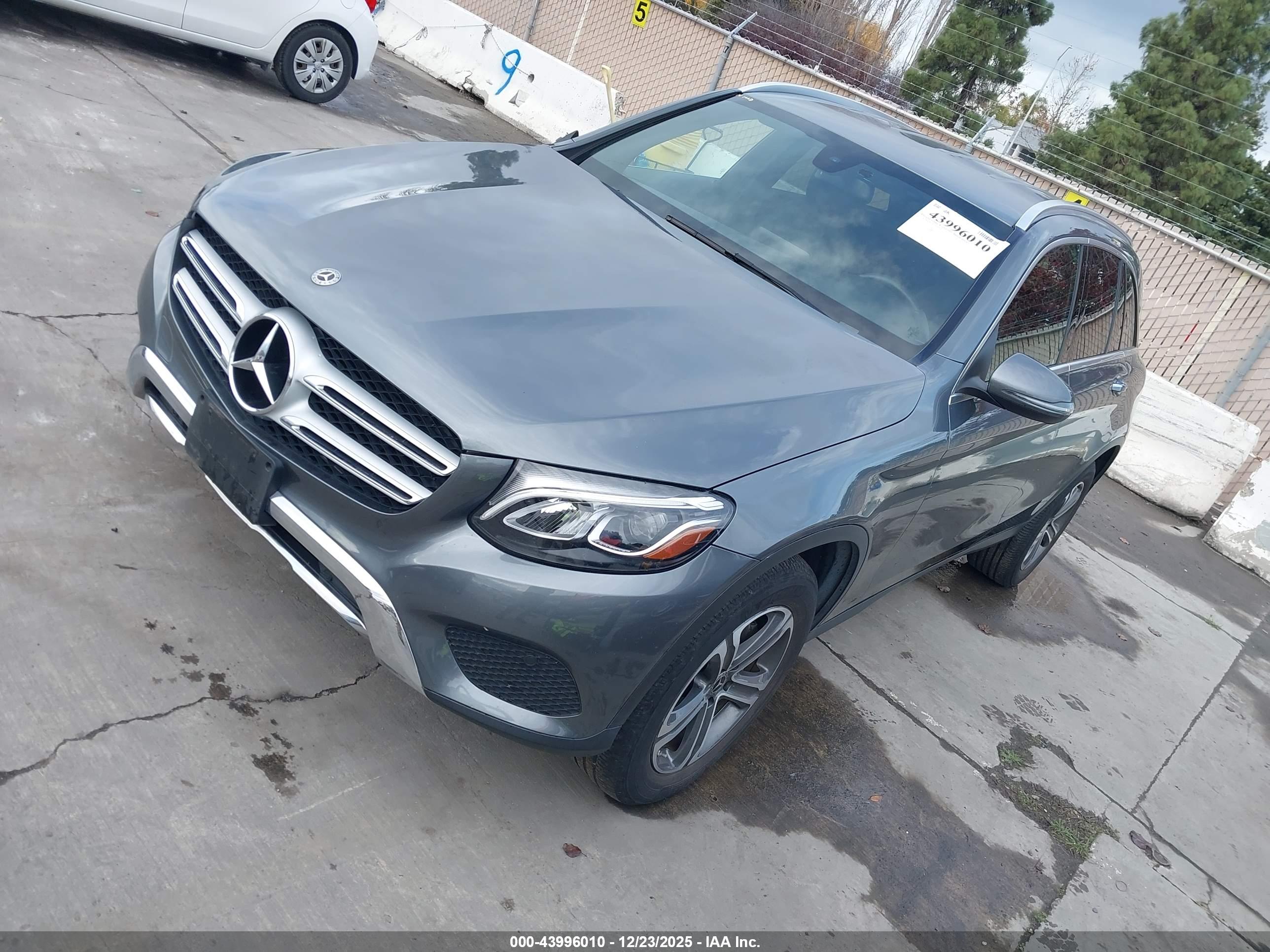 MERCEDES-BENZ GLC image 2