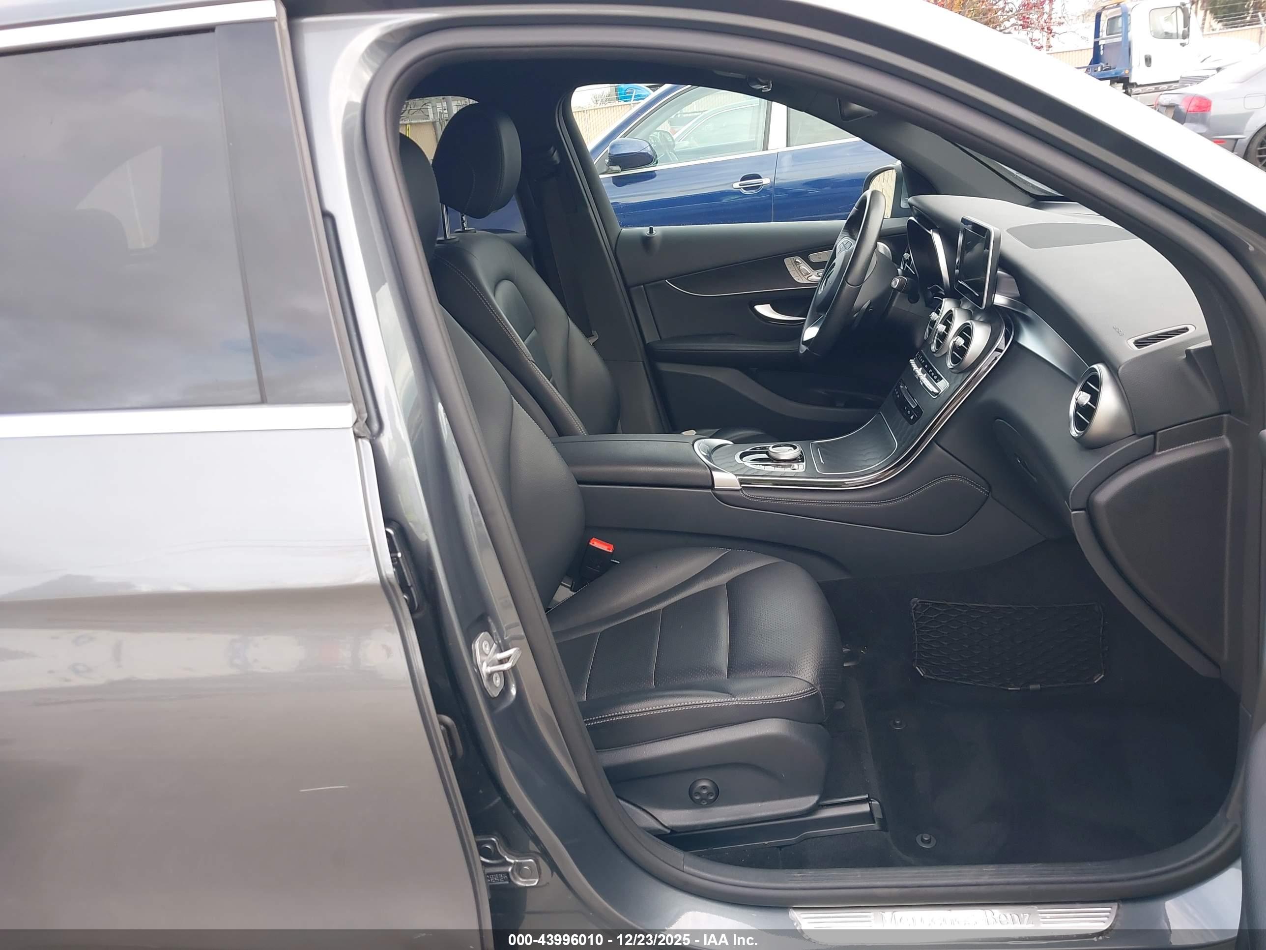MERCEDES-BENZ GLC image 5