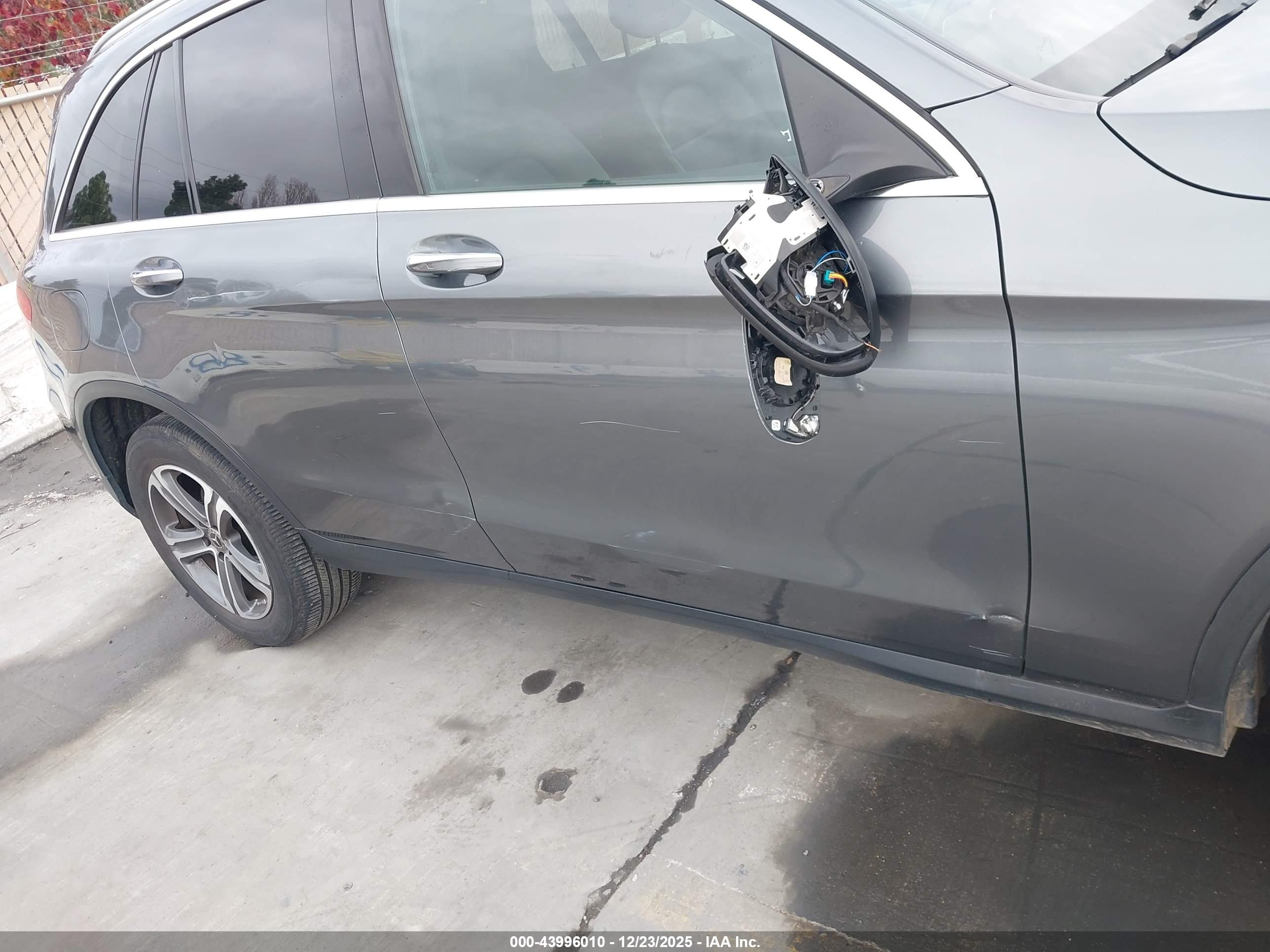 MERCEDES-BENZ GLC image 6