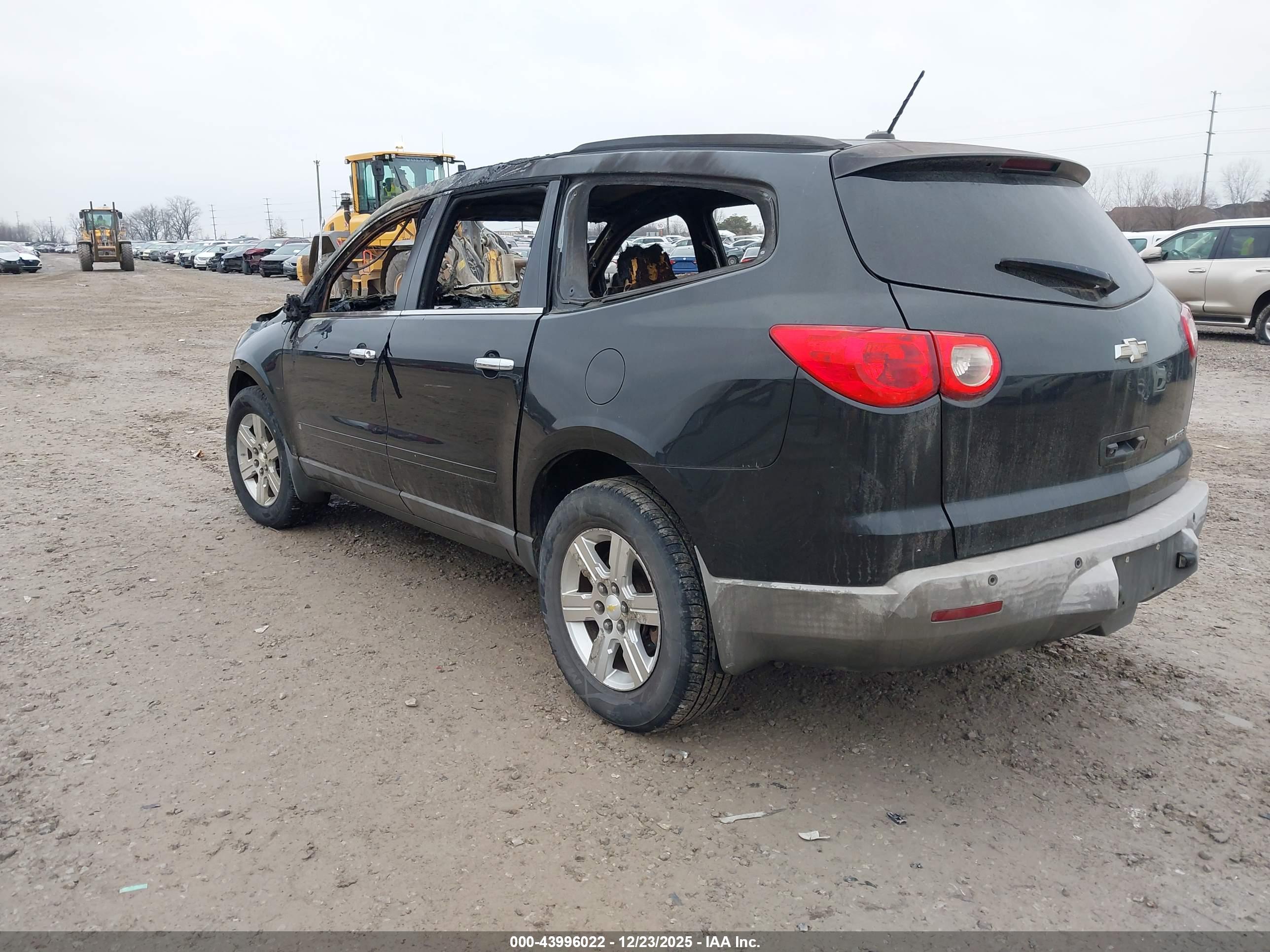 CHEVROLET TRAVERSE image 3