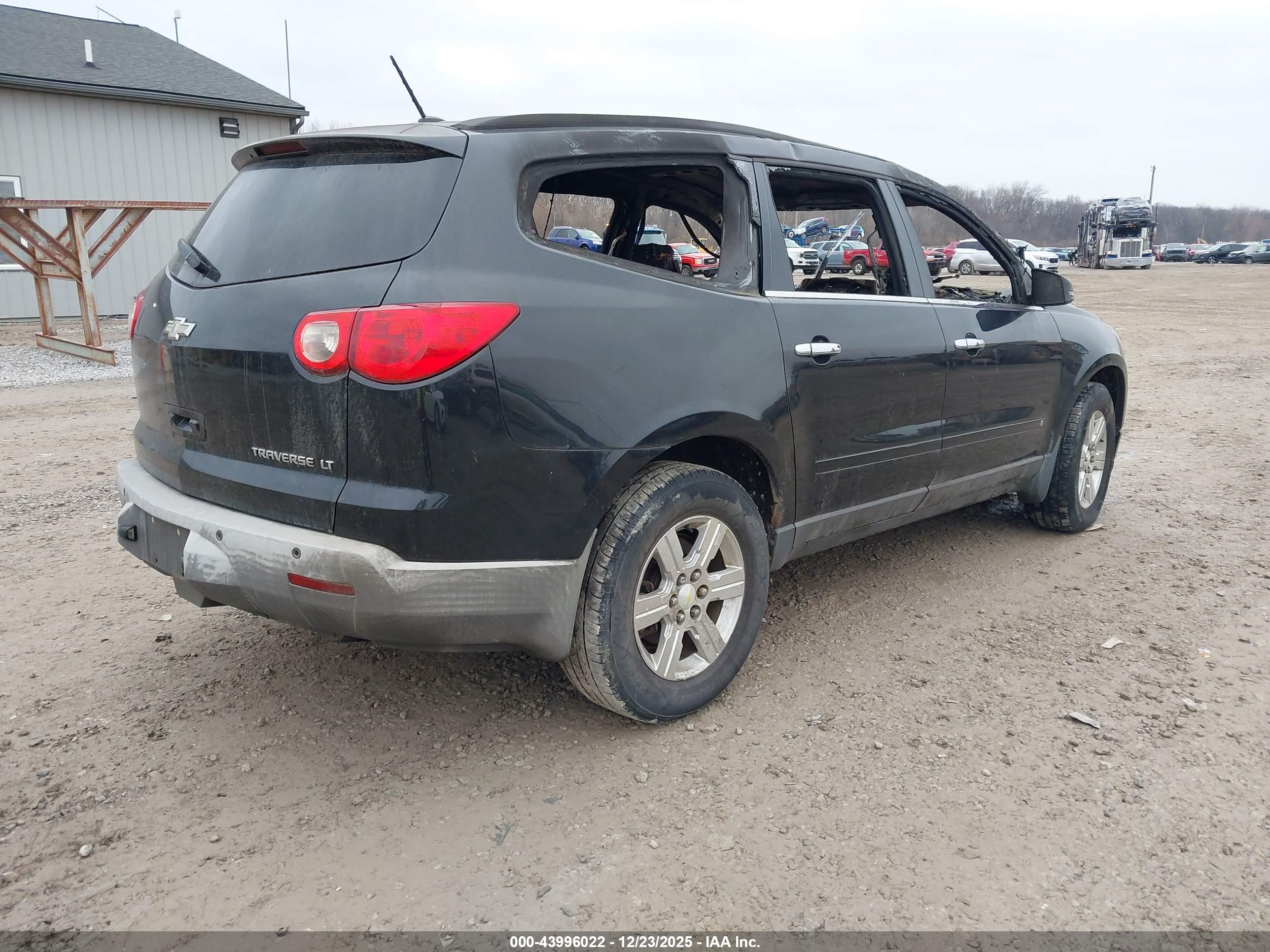CHEVROLET TRAVERSE image 4
