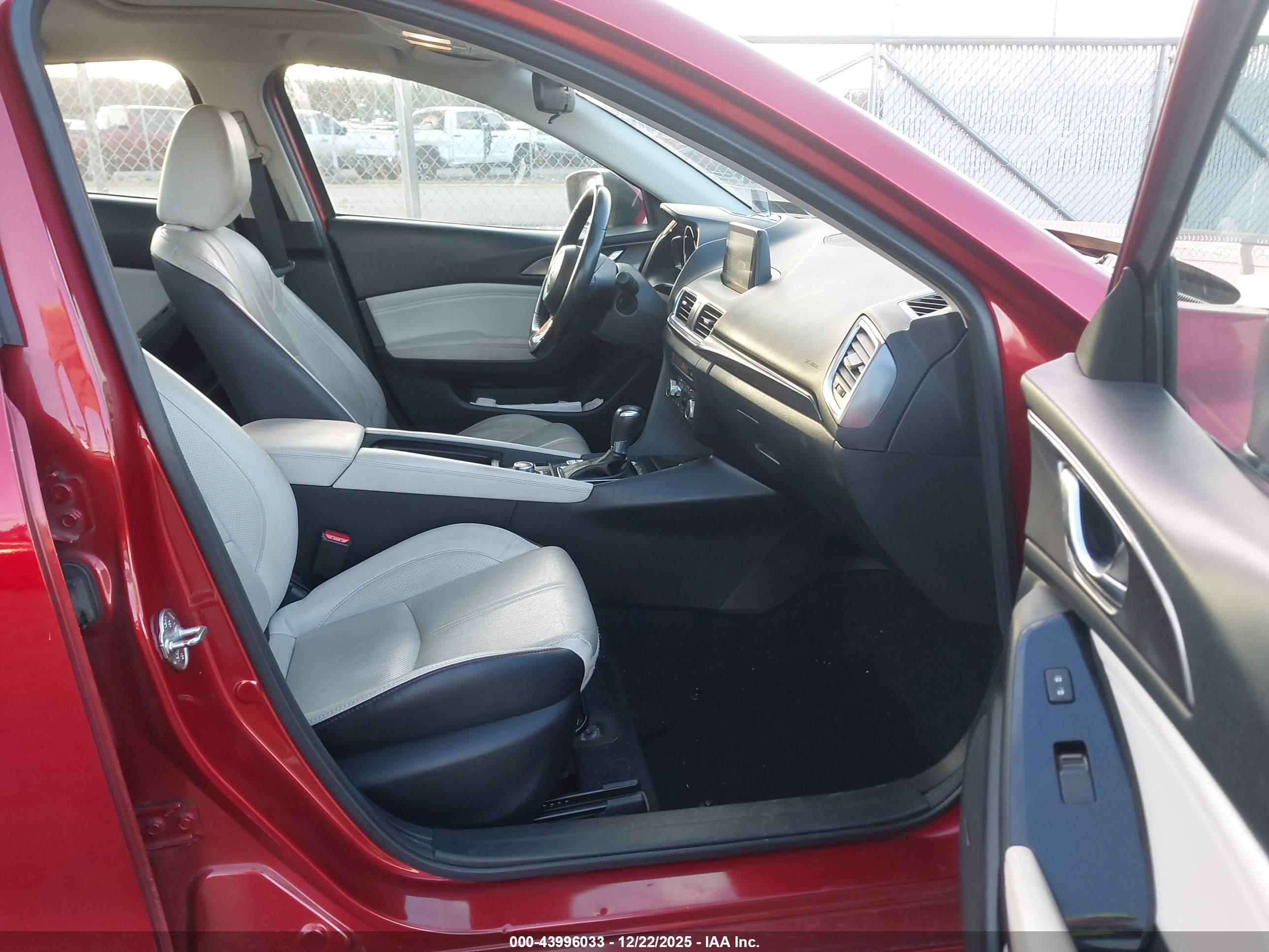 MAZDA MAZDA3 image 5