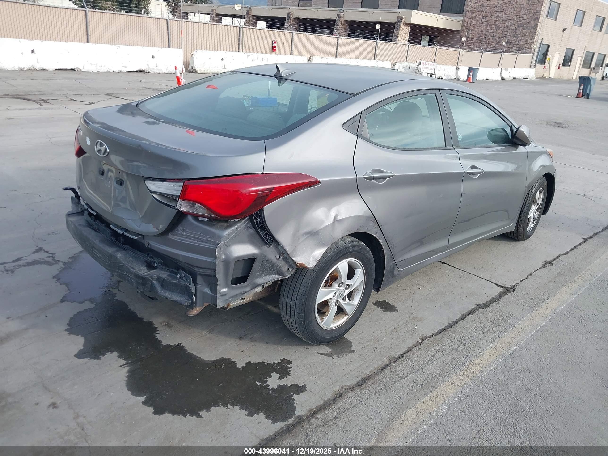 HYUNDAI ELANTRA image 4