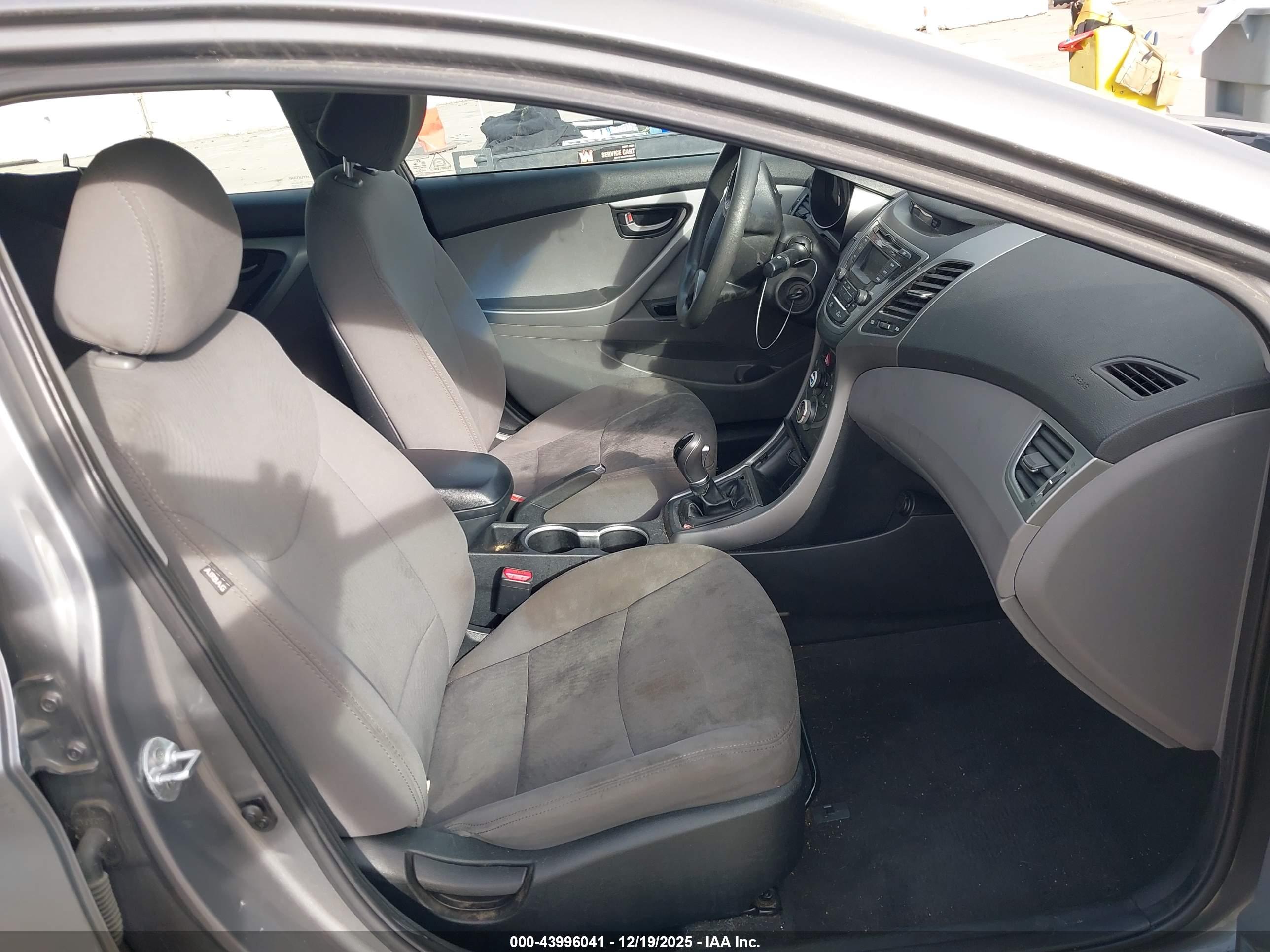 HYUNDAI ELANTRA image 5