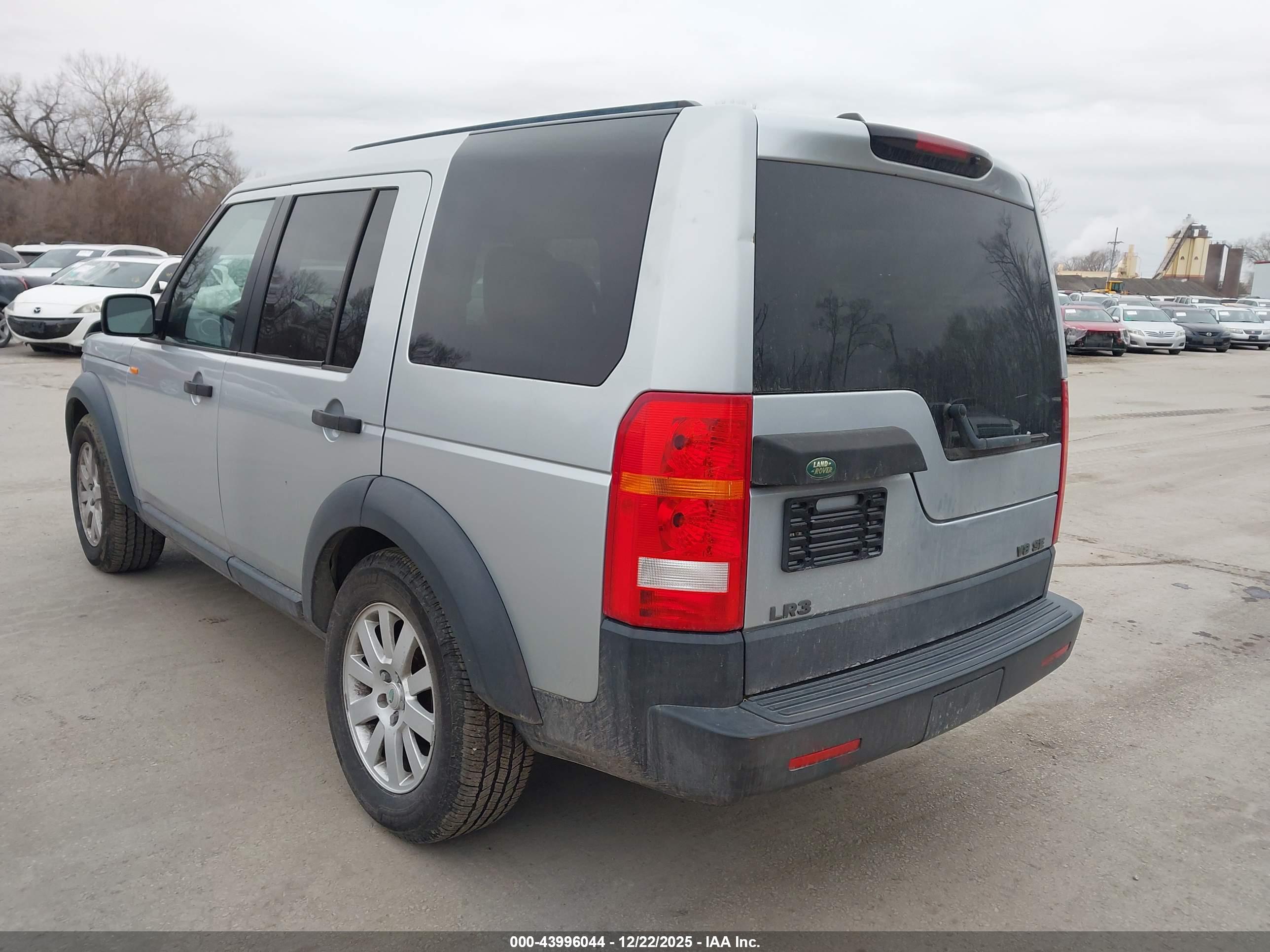 LAND ROVER image 3