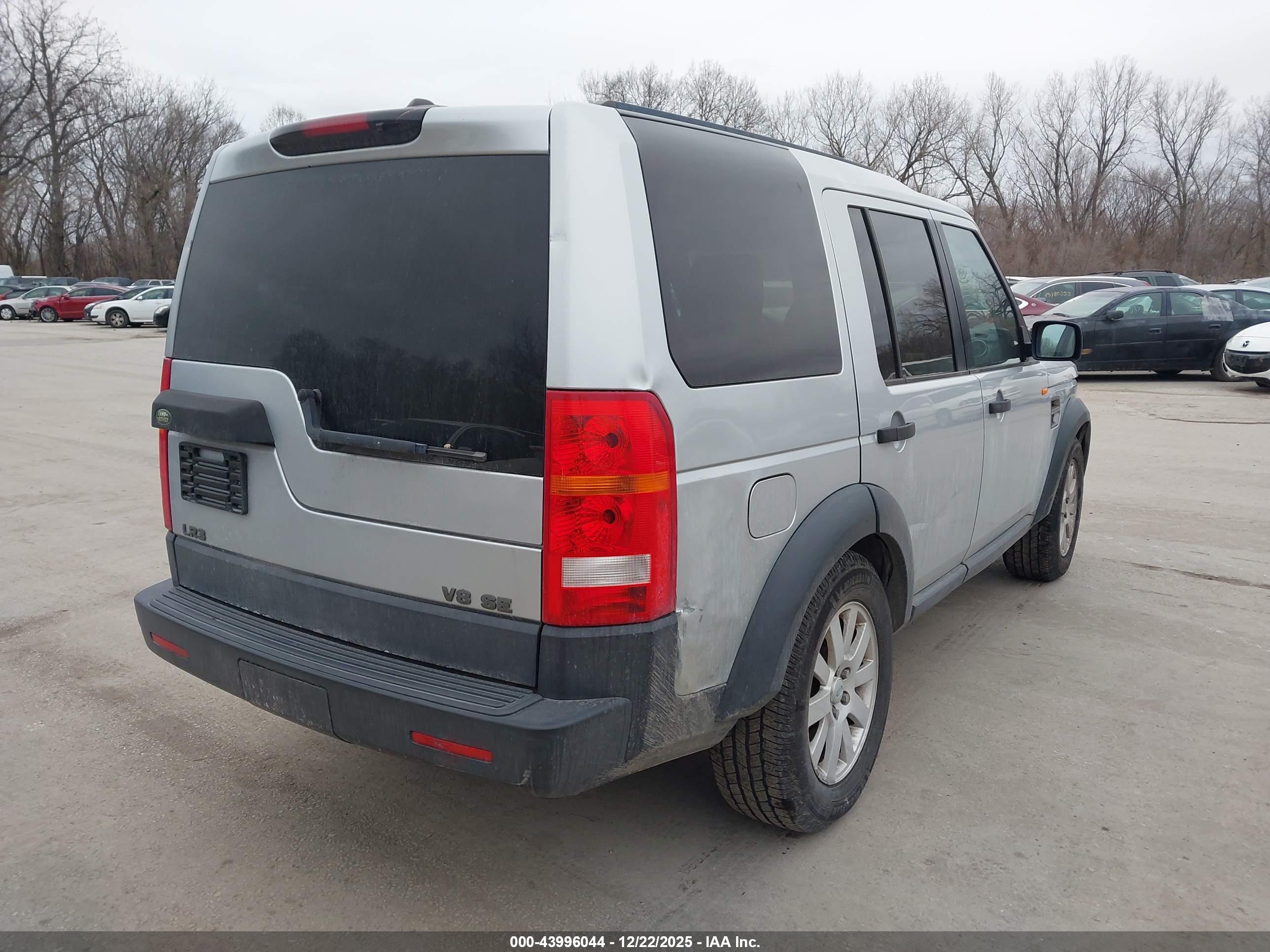 LAND ROVER image 4