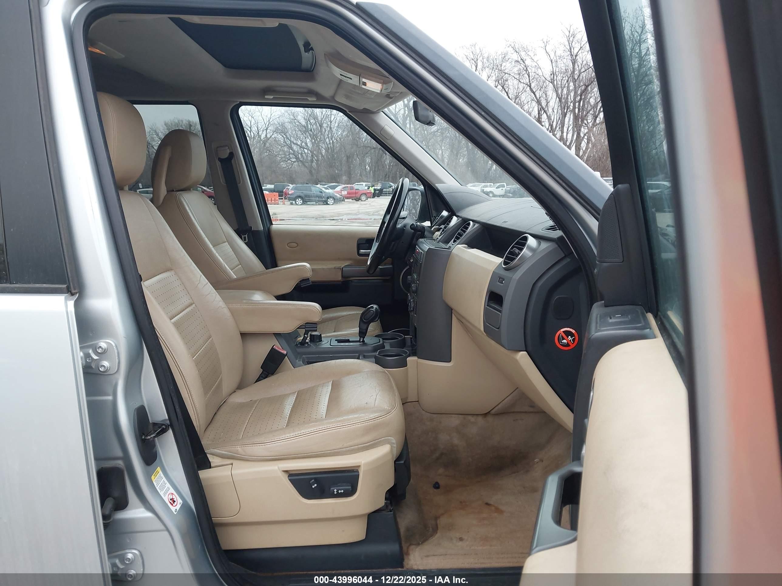 LAND ROVER image 5