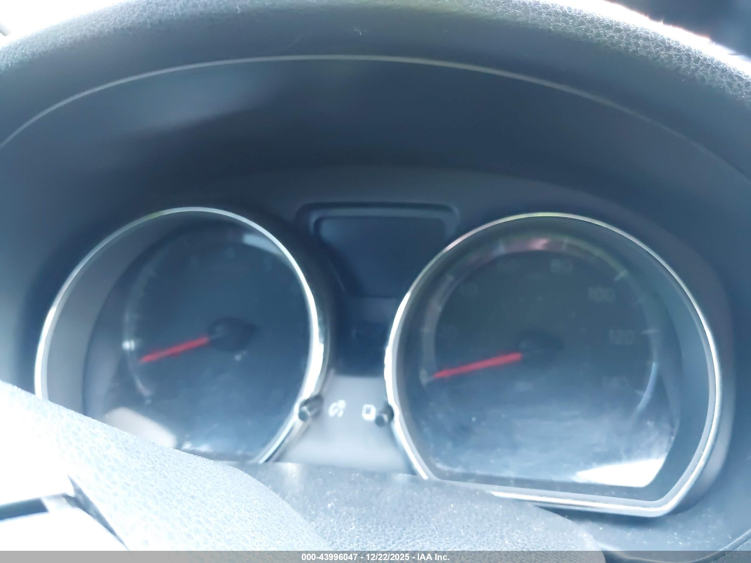 NISSAN VERSA image 7