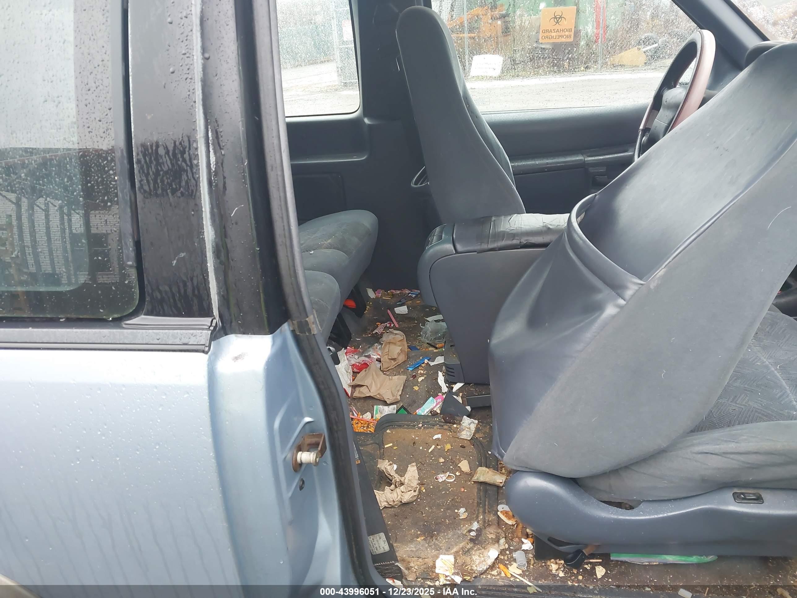 FORD EXPLORER image 8