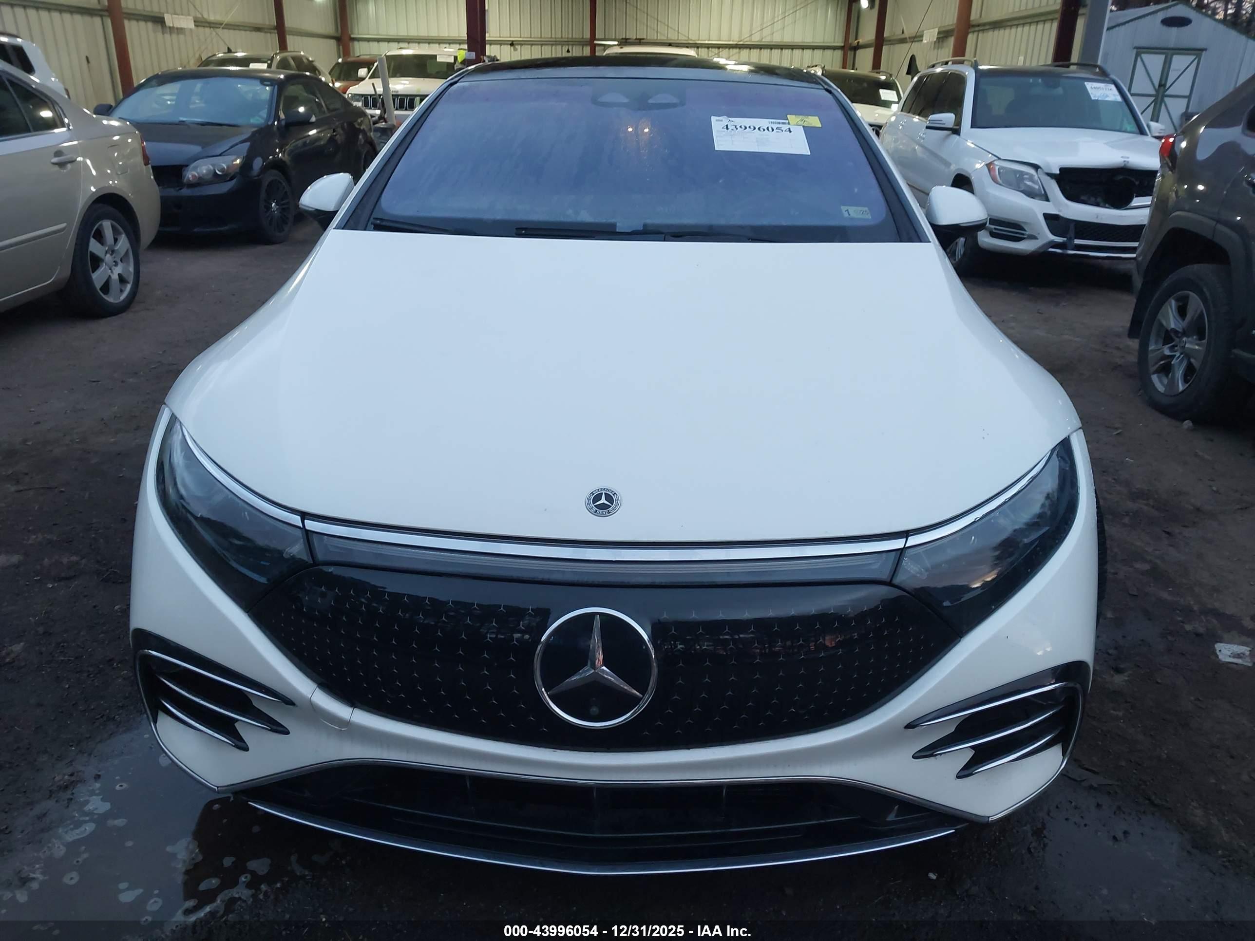 MERCEDES-BENZ EQS image 10