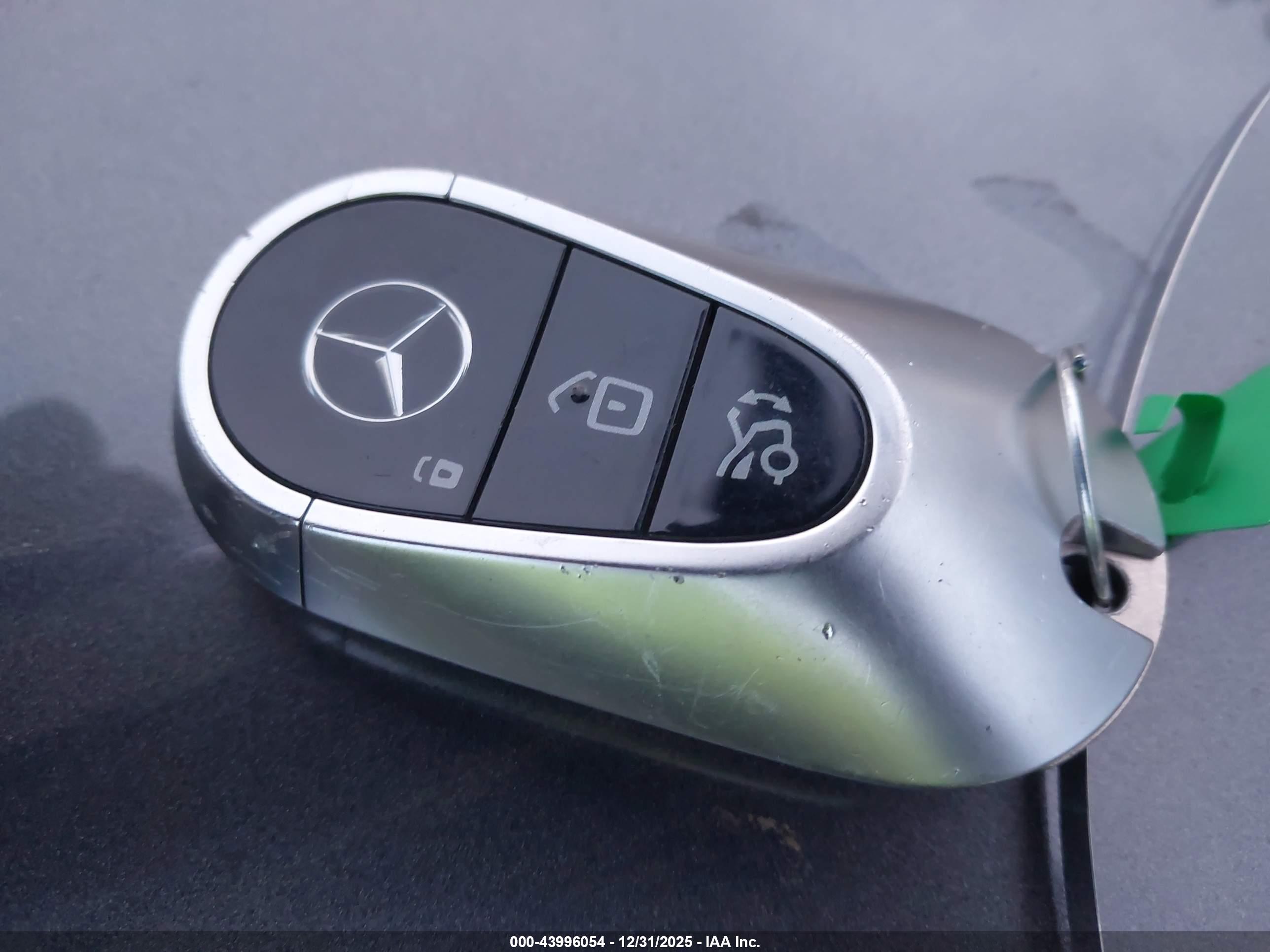 MERCEDES-BENZ EQS image 11