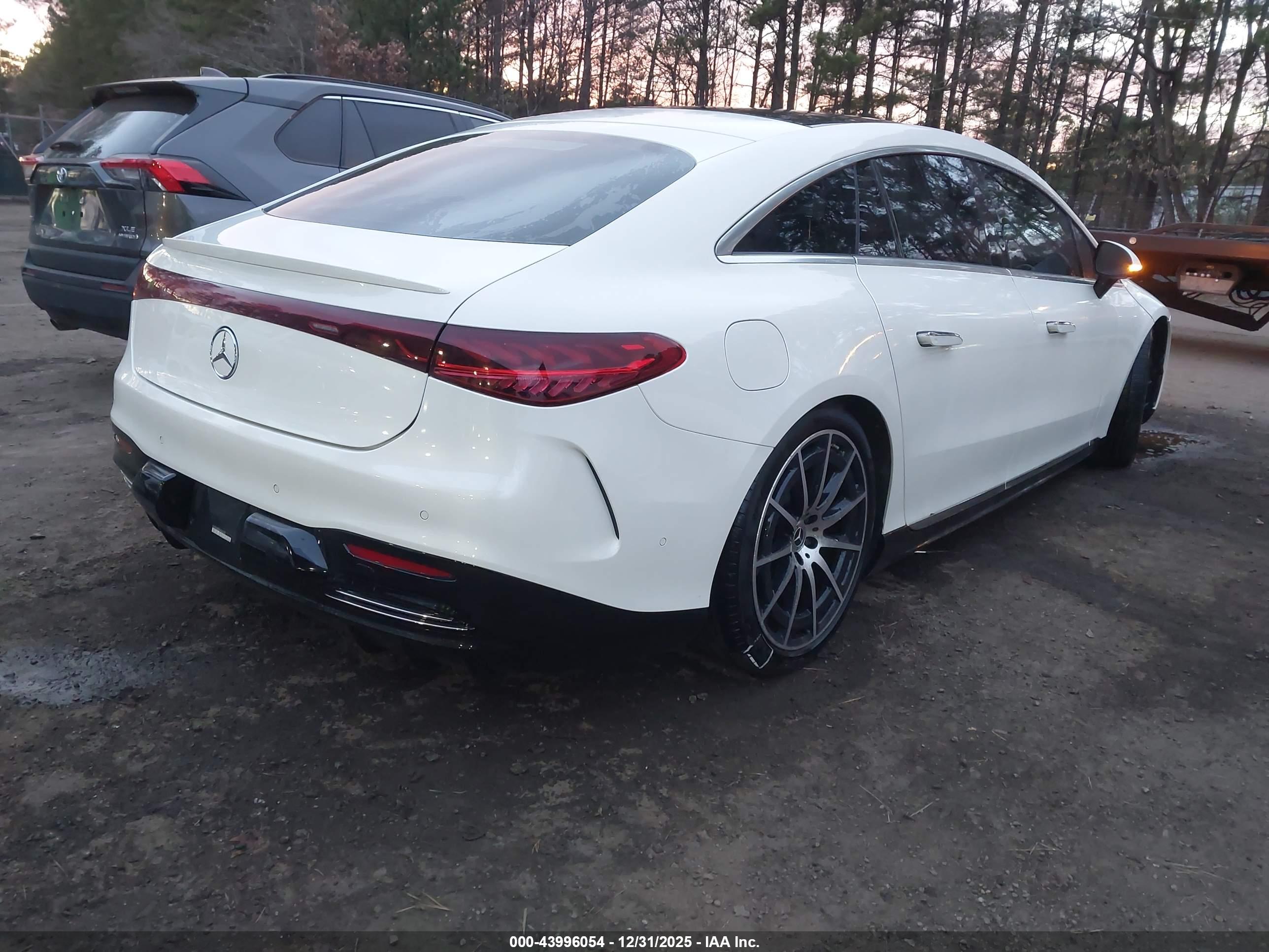 MERCEDES-BENZ EQS image 4