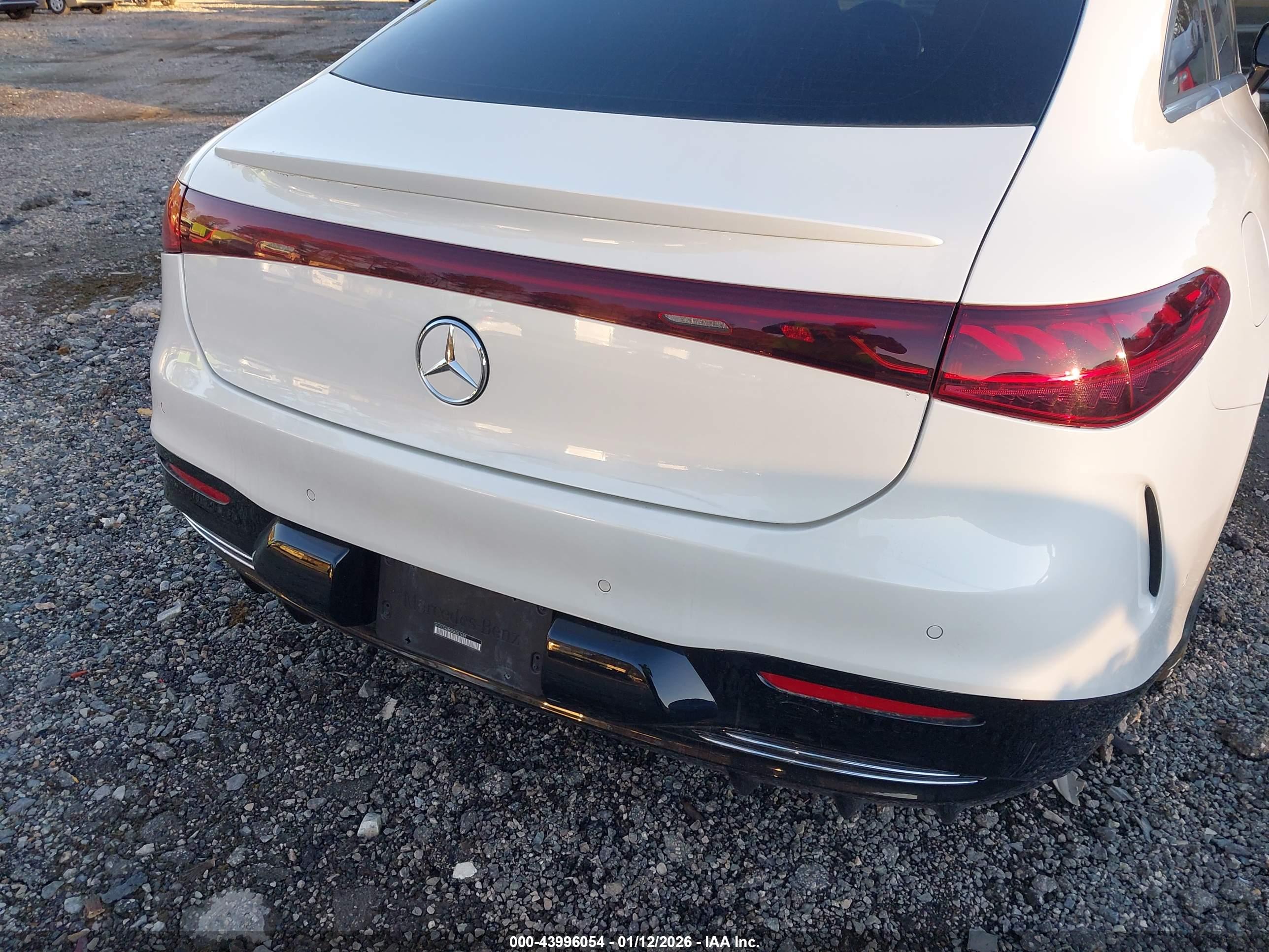 MERCEDES-BENZ EQS image 6