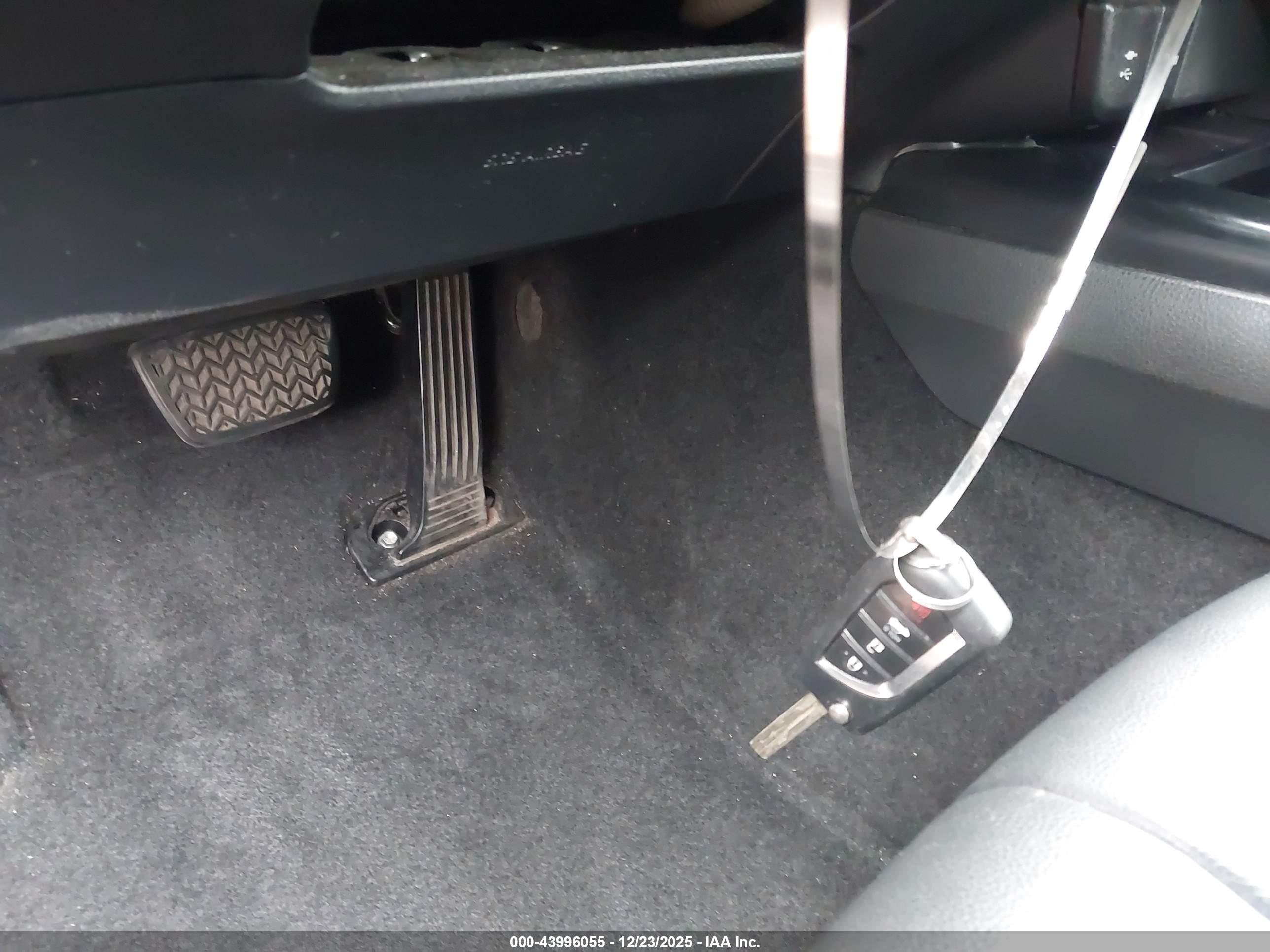 TOYOTA CAMRY image 11