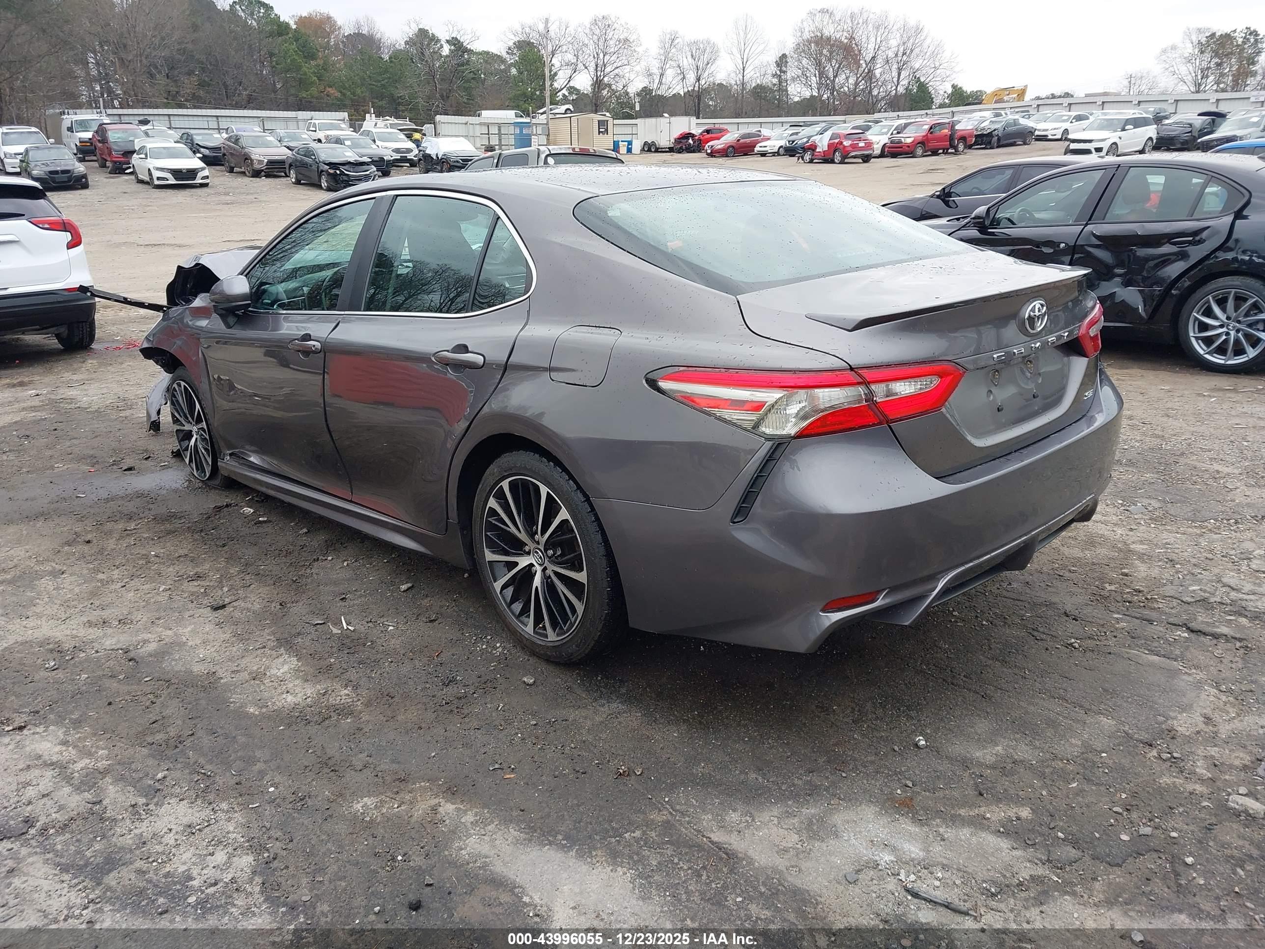 TOYOTA CAMRY image 3