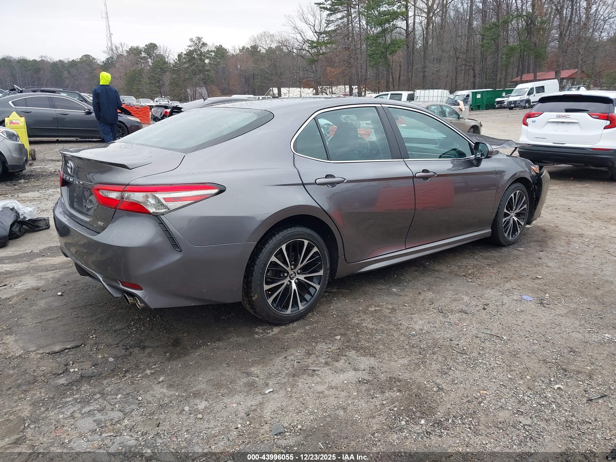 TOYOTA CAMRY image 4