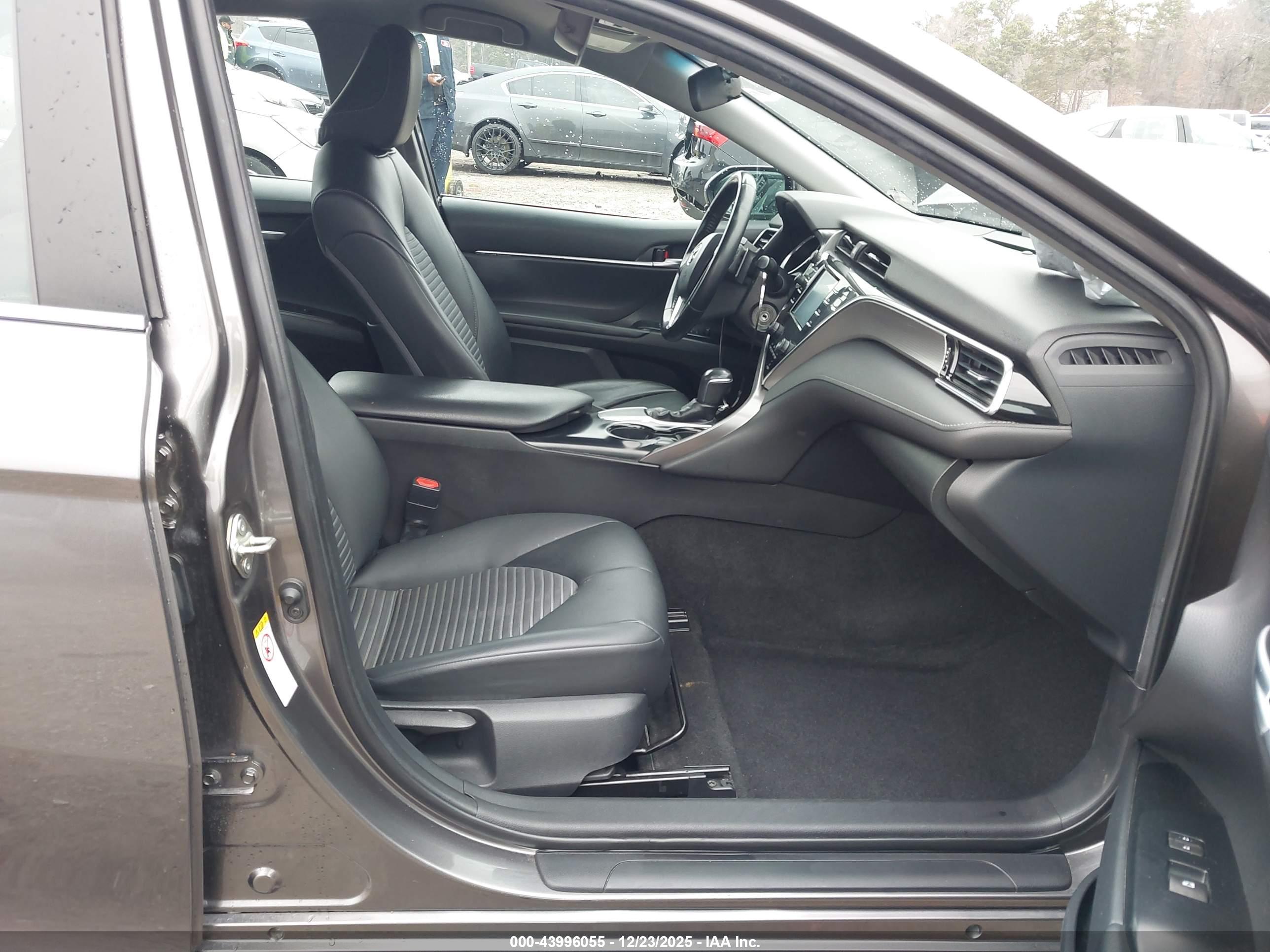 TOYOTA CAMRY image 5