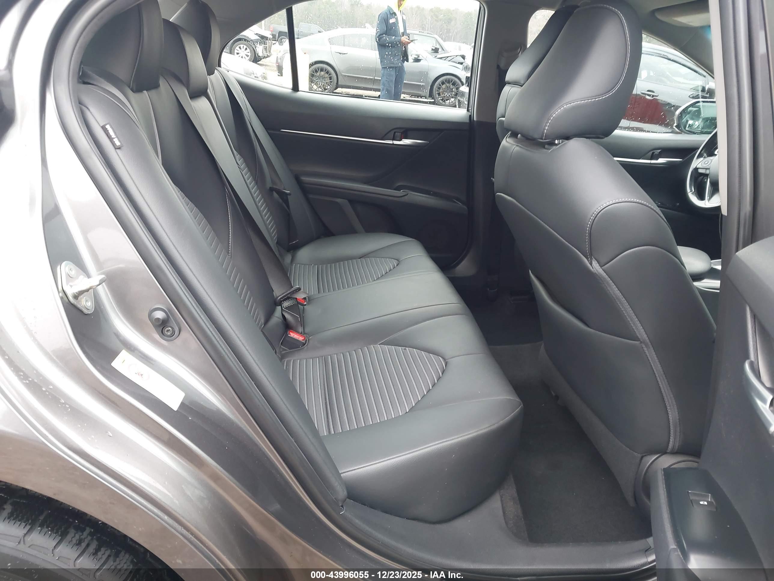 TOYOTA CAMRY image 8