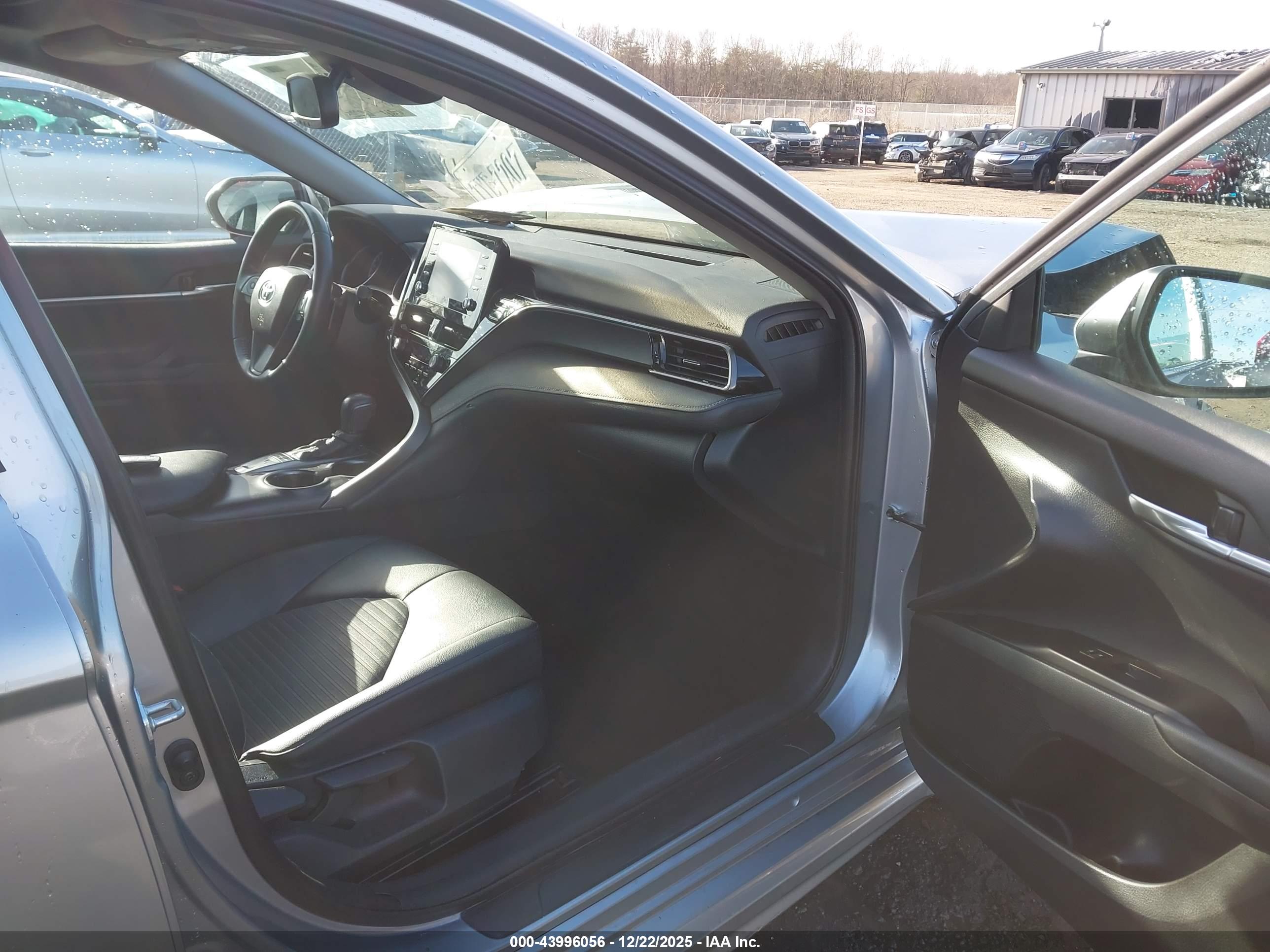 TOYOTA CAMRY image 5