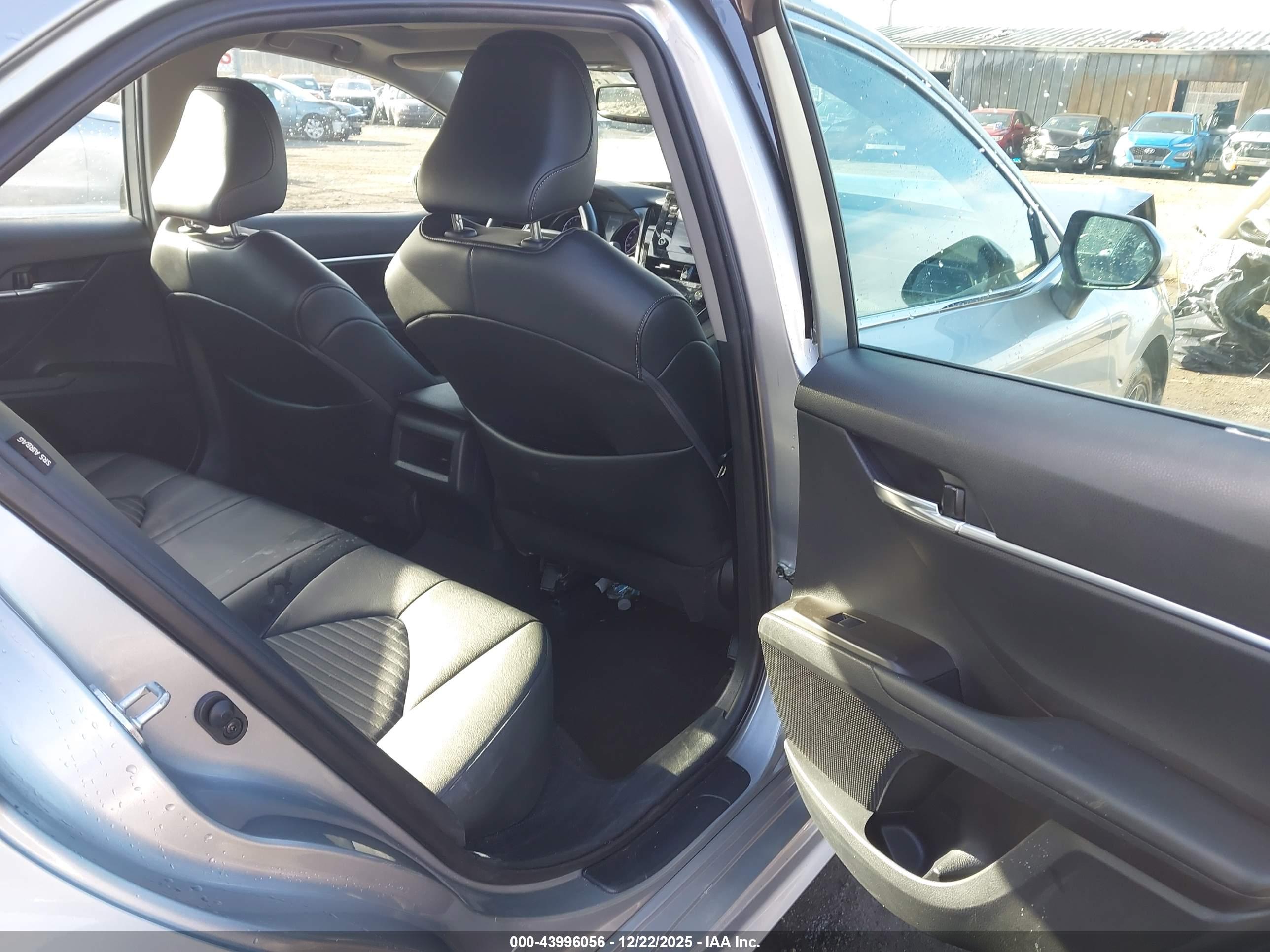 TOYOTA CAMRY image 8