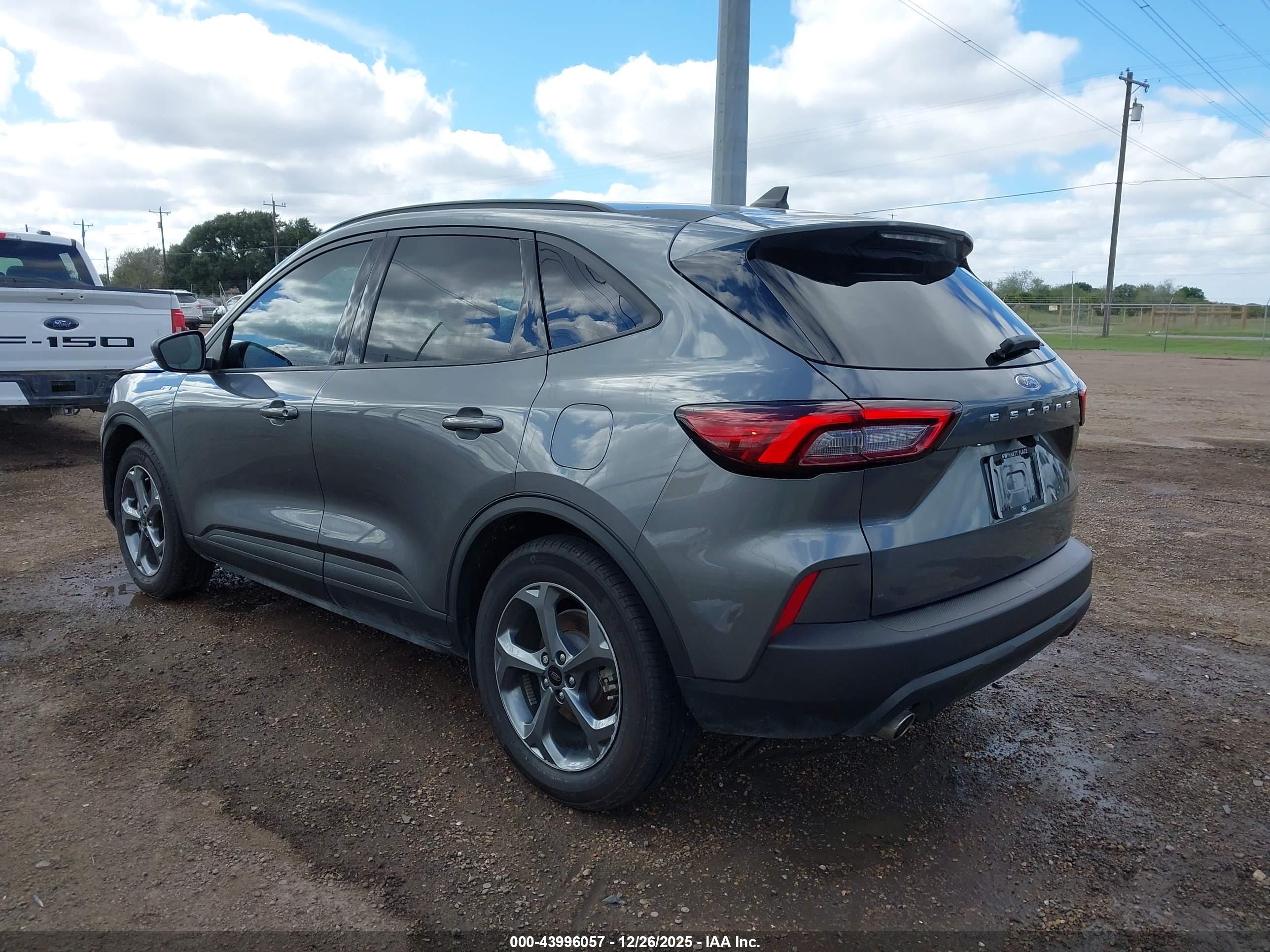 FORD ESCAPE image 3