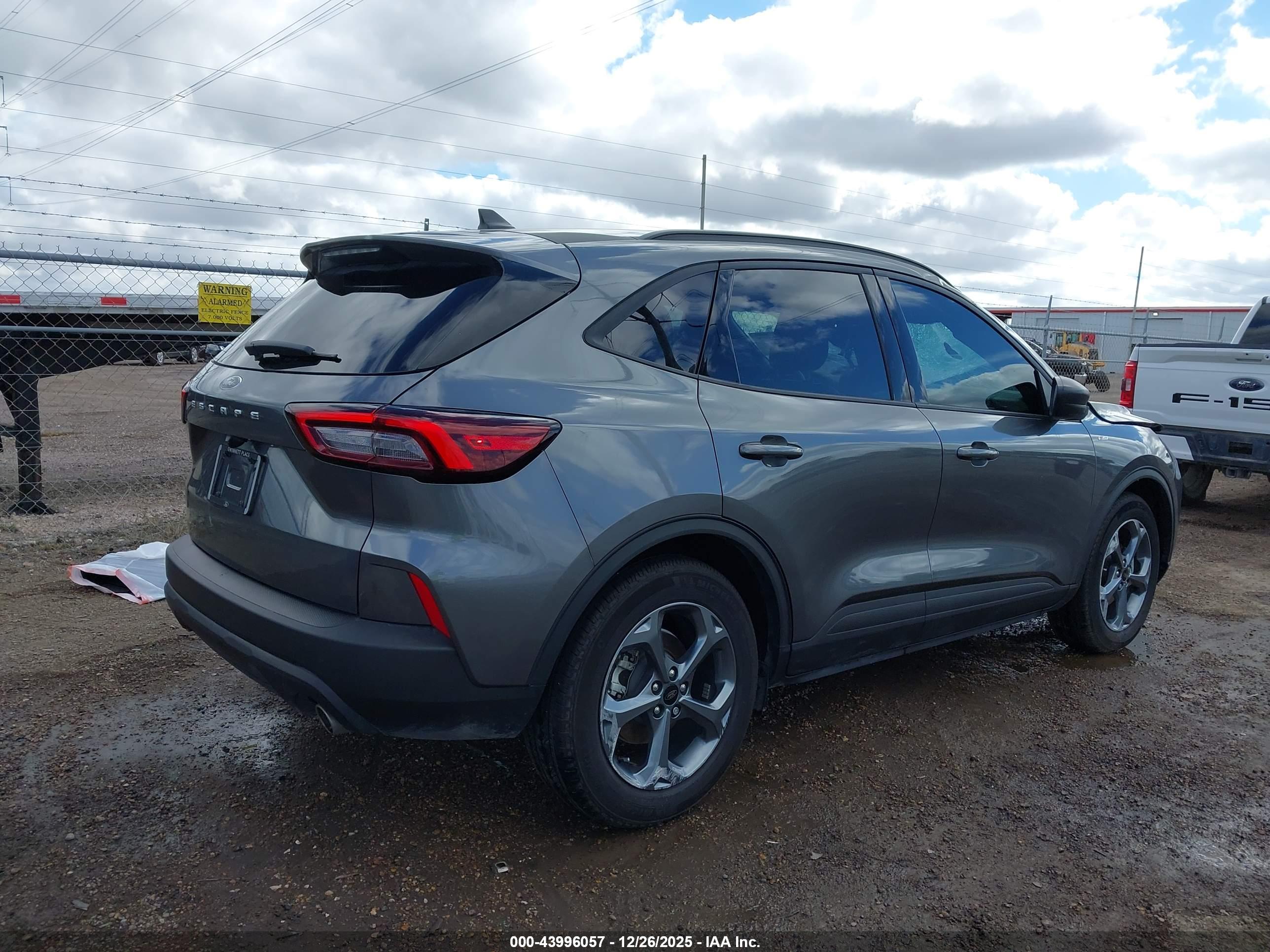 FORD ESCAPE image 4