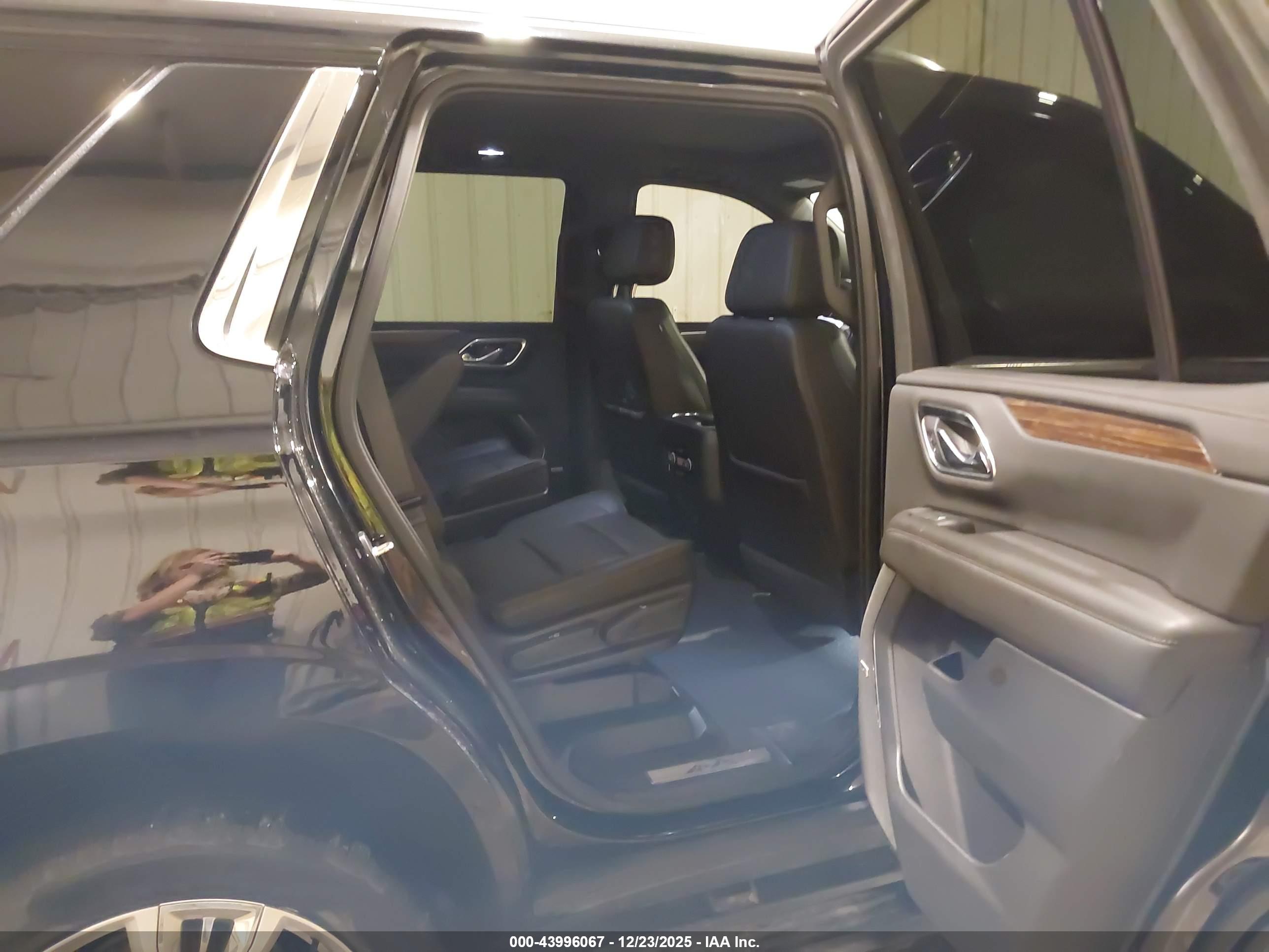 CHEVROLET TAHOE image 8