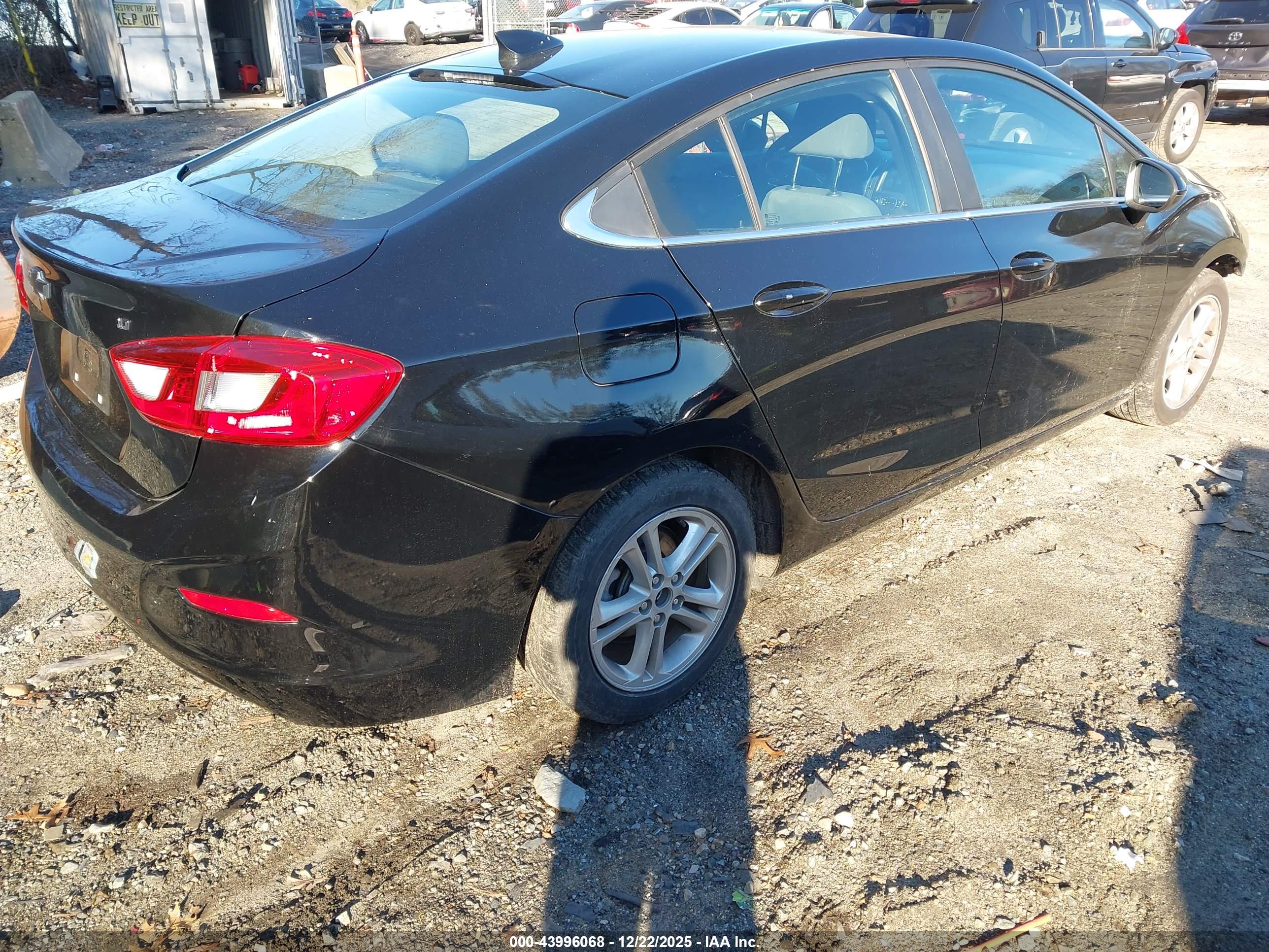 CHEVROLET CRUZE image 4