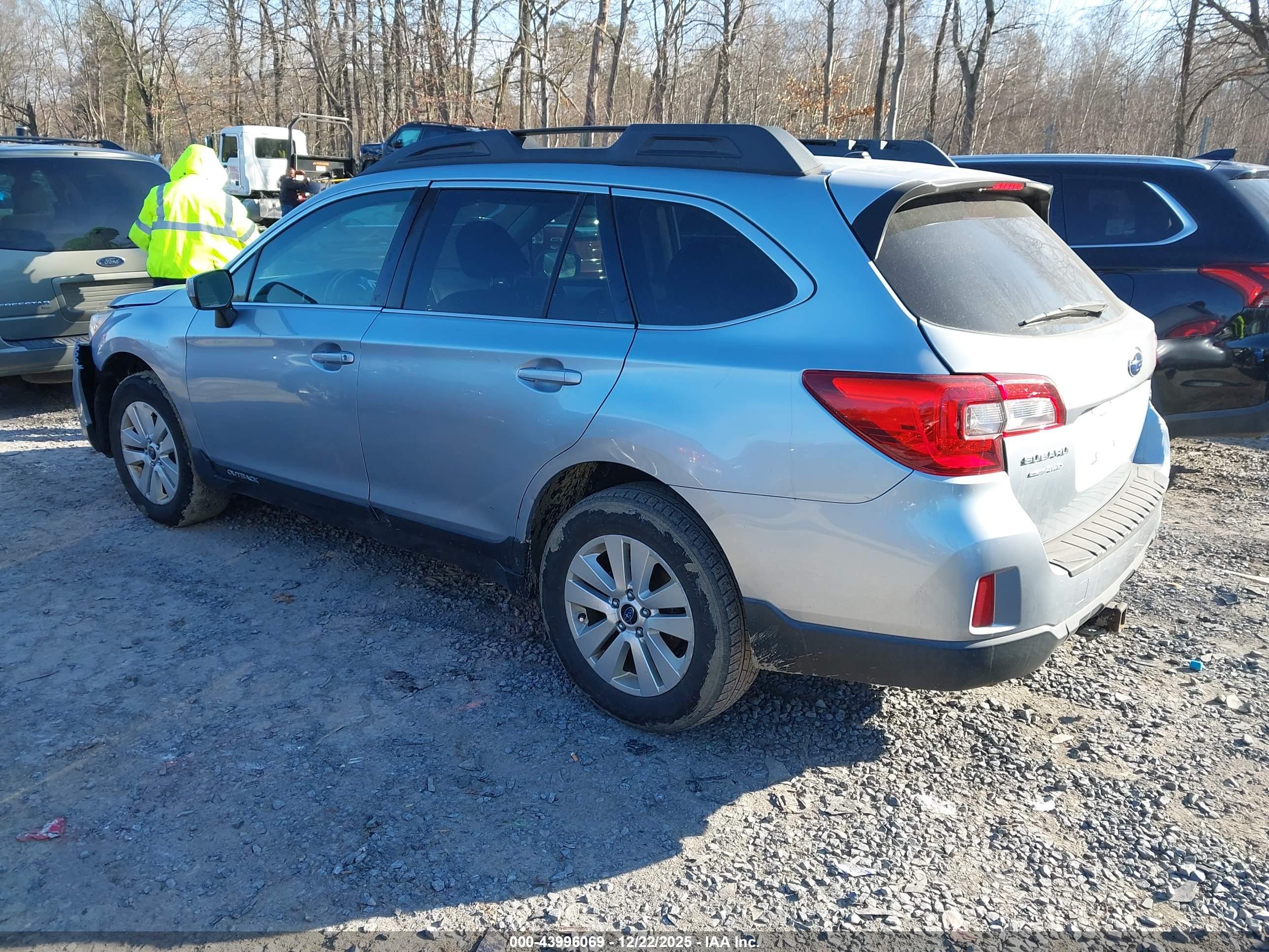 SUBARU OUTBACK image 3