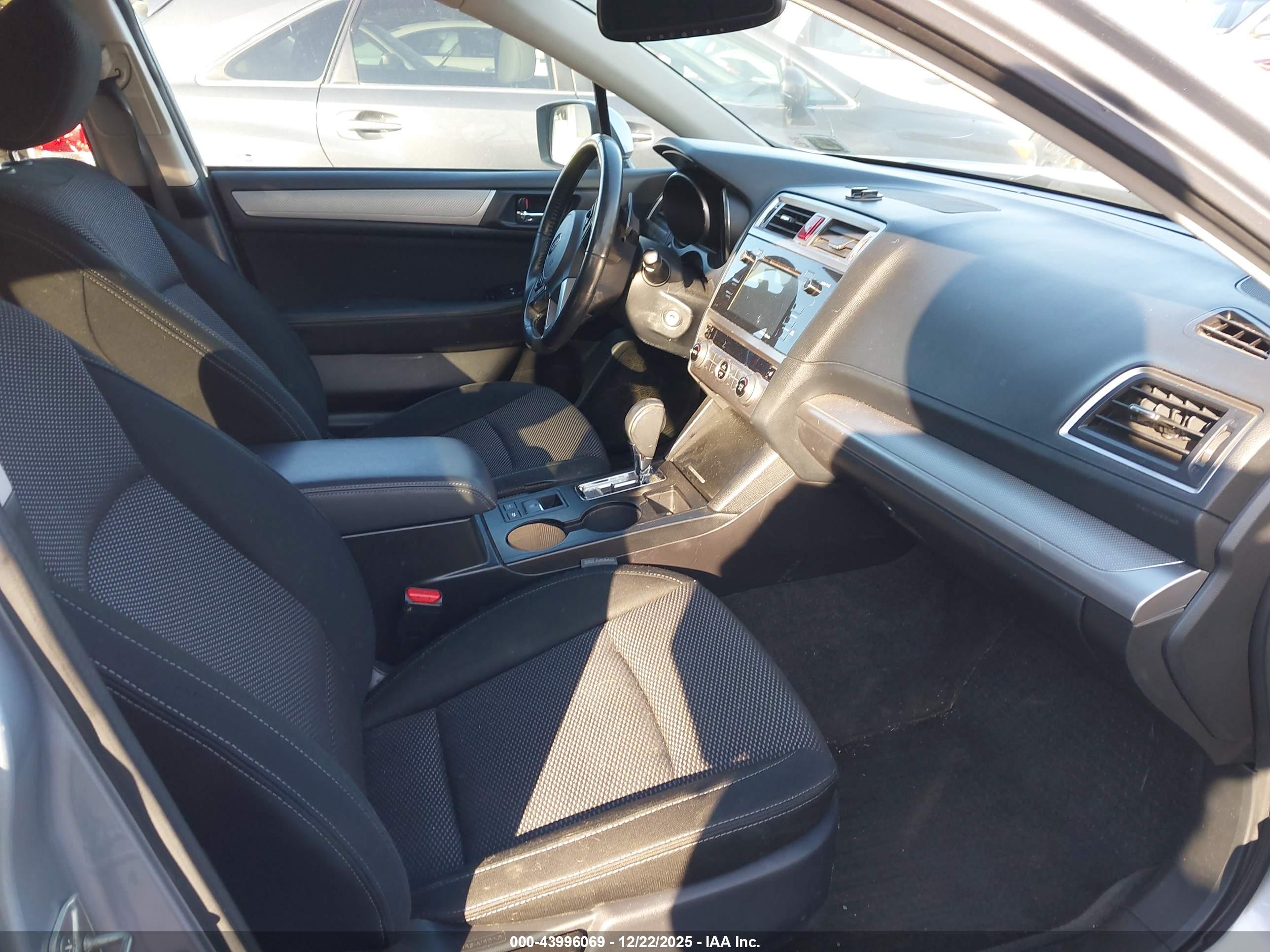 SUBARU OUTBACK image 5