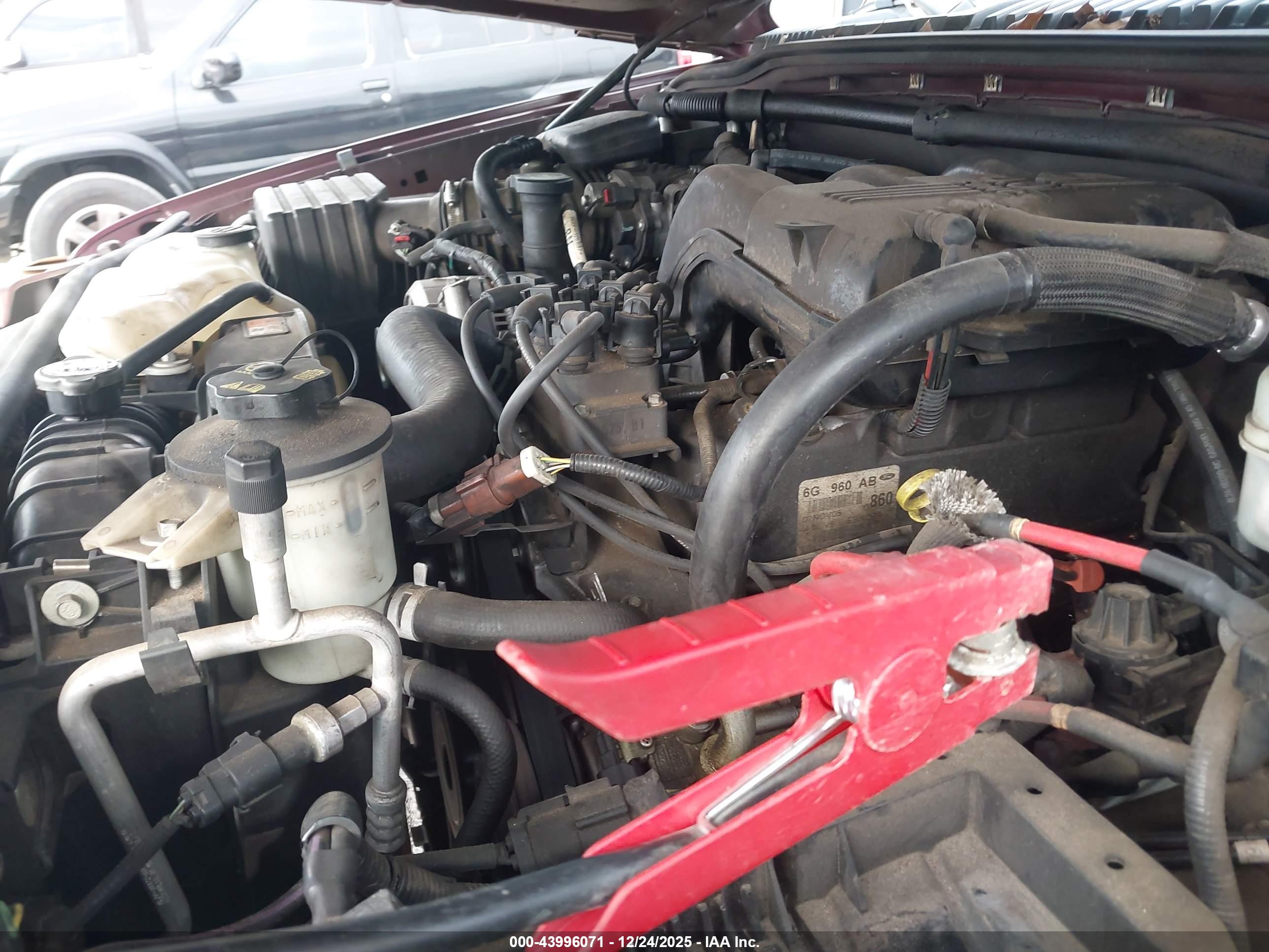 FORD EXPLORER image 10