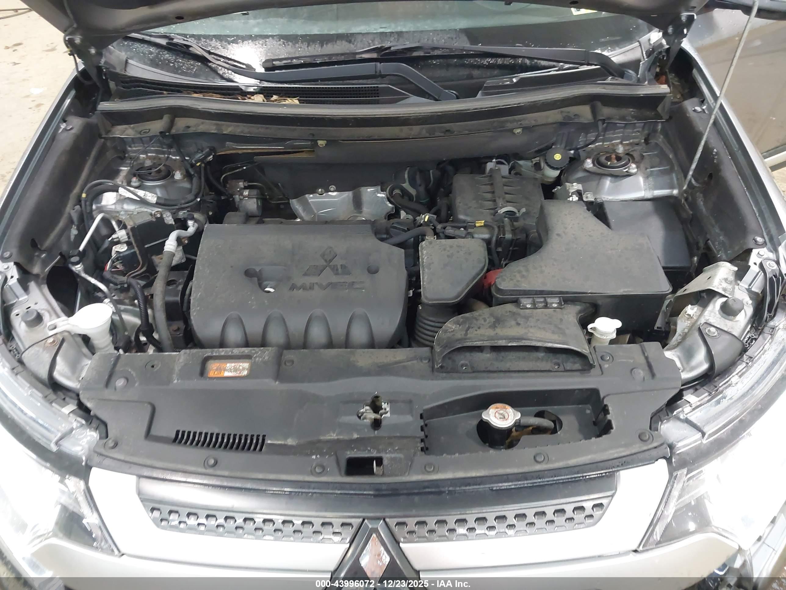 MITSUBISHI OUTLANDER image 10