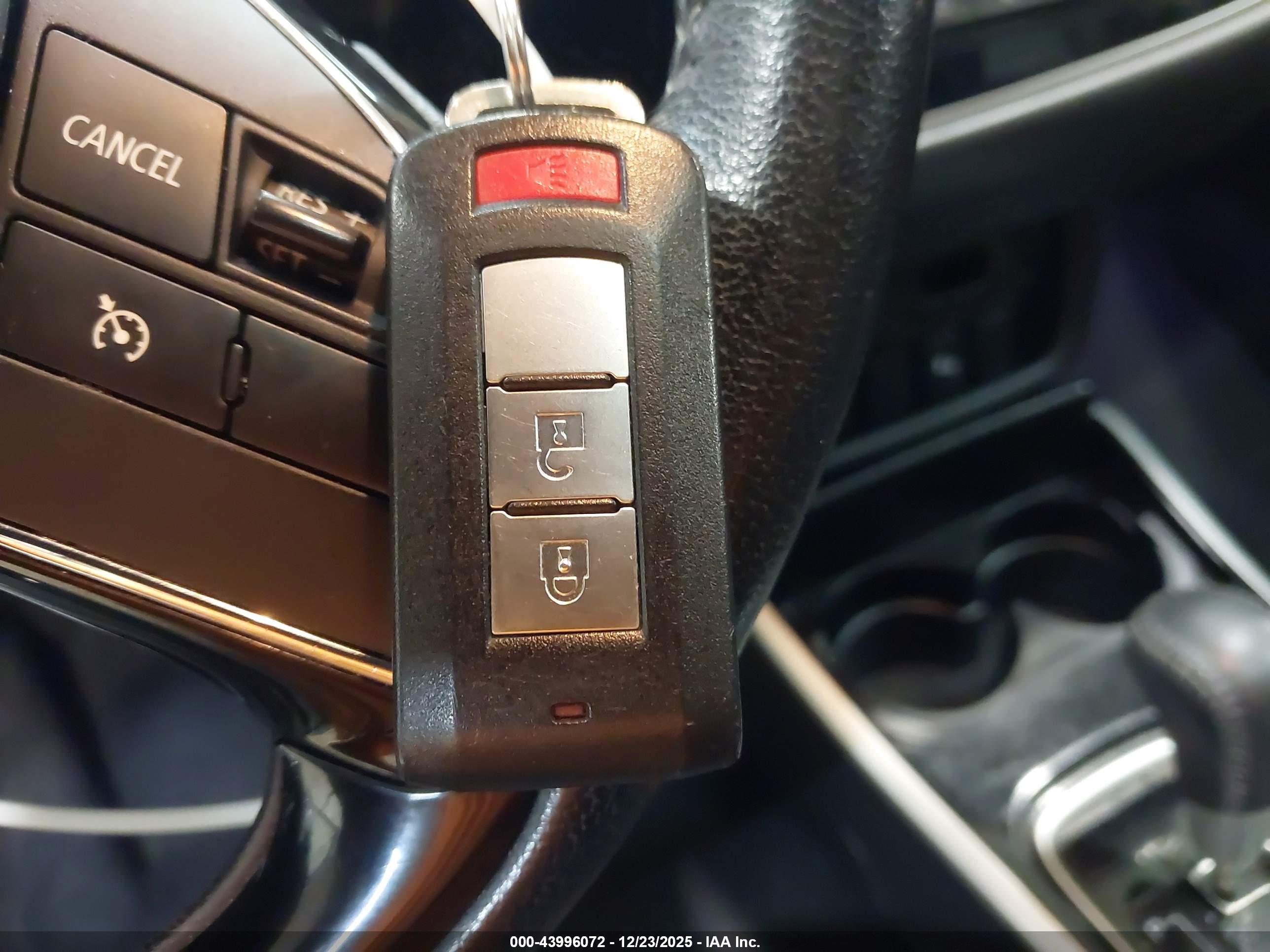 MITSUBISHI OUTLANDER image 11