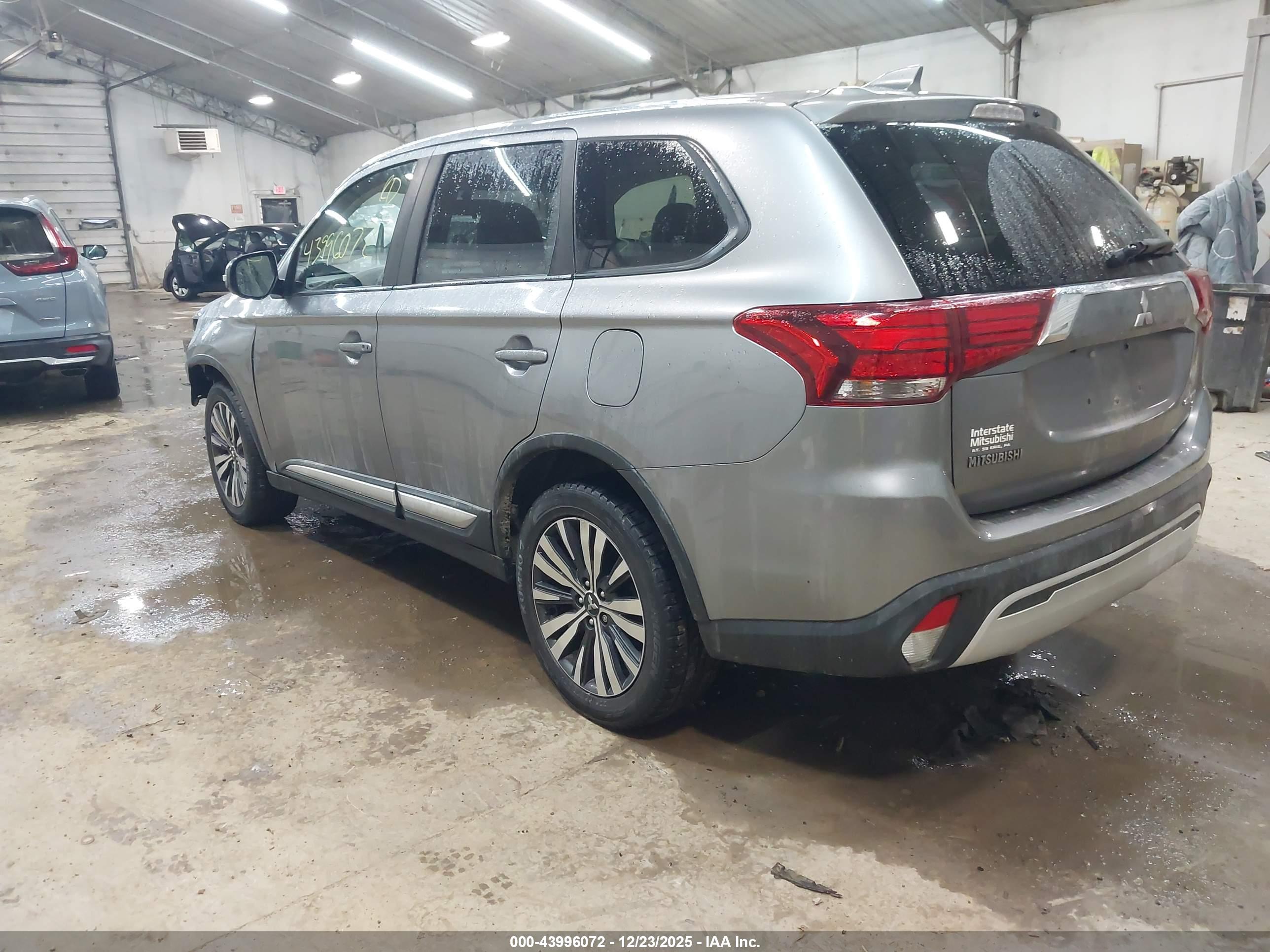 MITSUBISHI OUTLANDER image 3