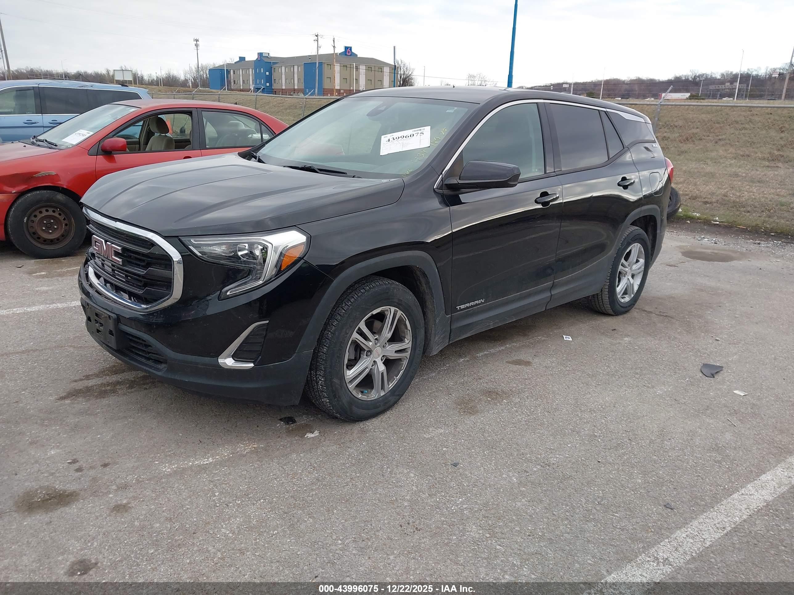 GMC TERRAIN image 2