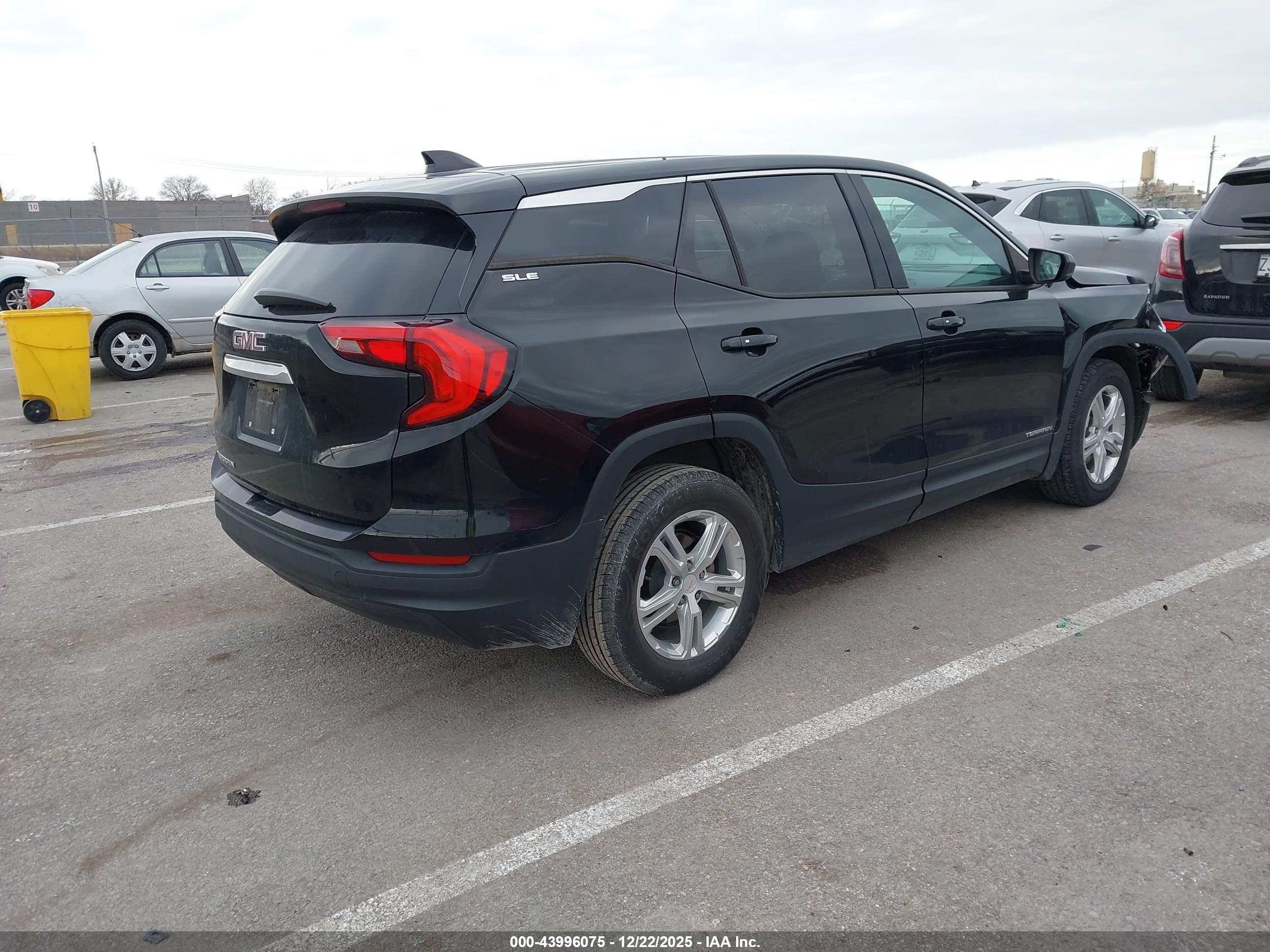 GMC TERRAIN image 4