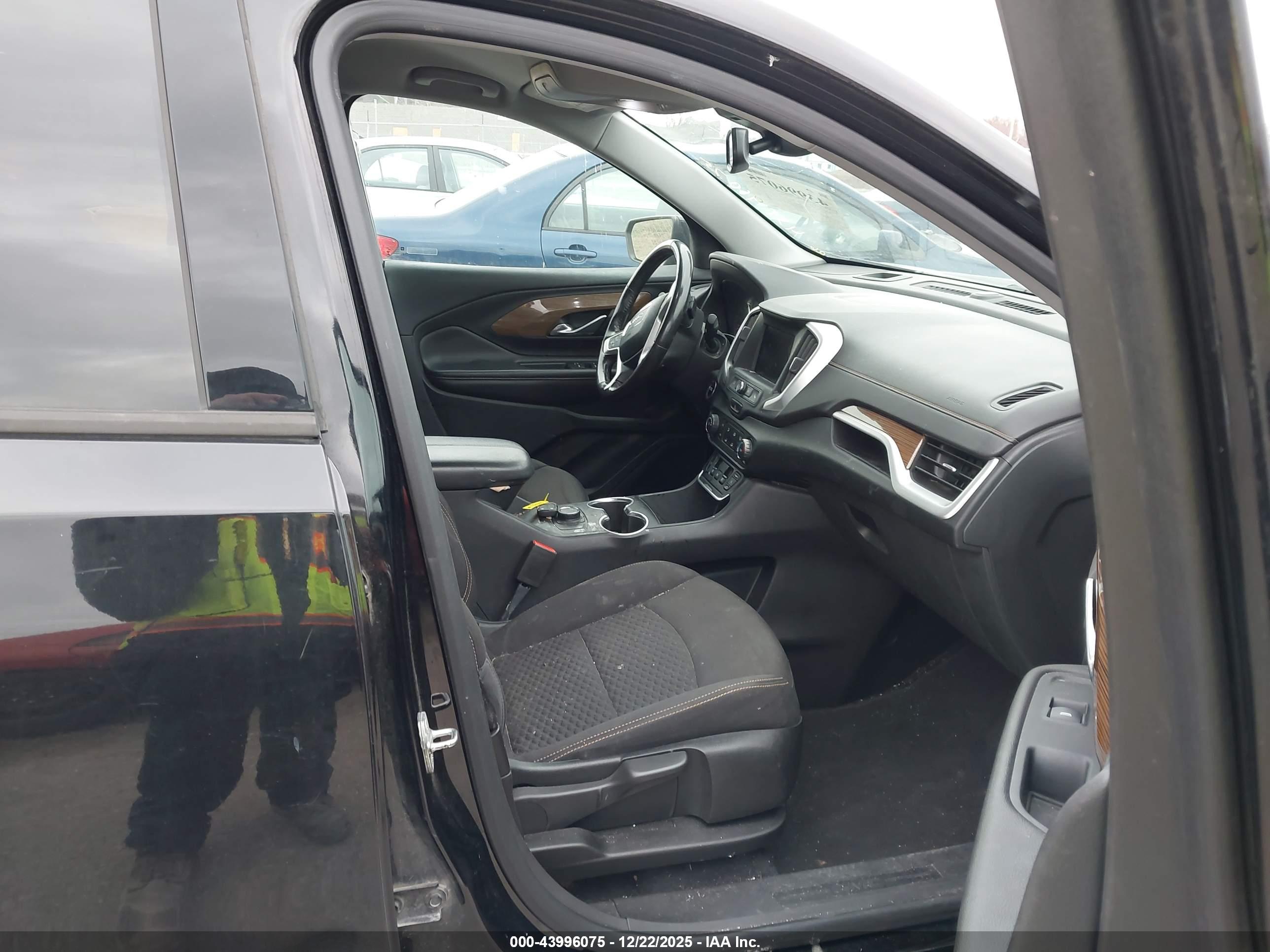 GMC TERRAIN image 5