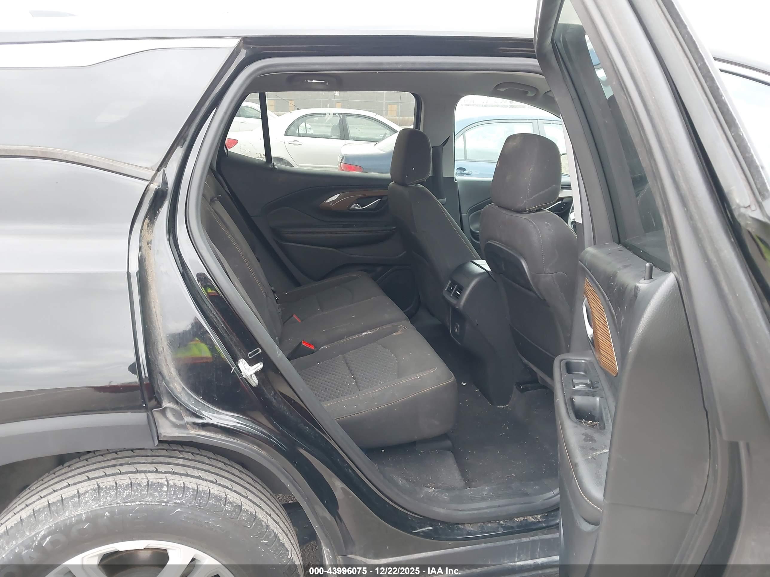 GMC TERRAIN image 8
