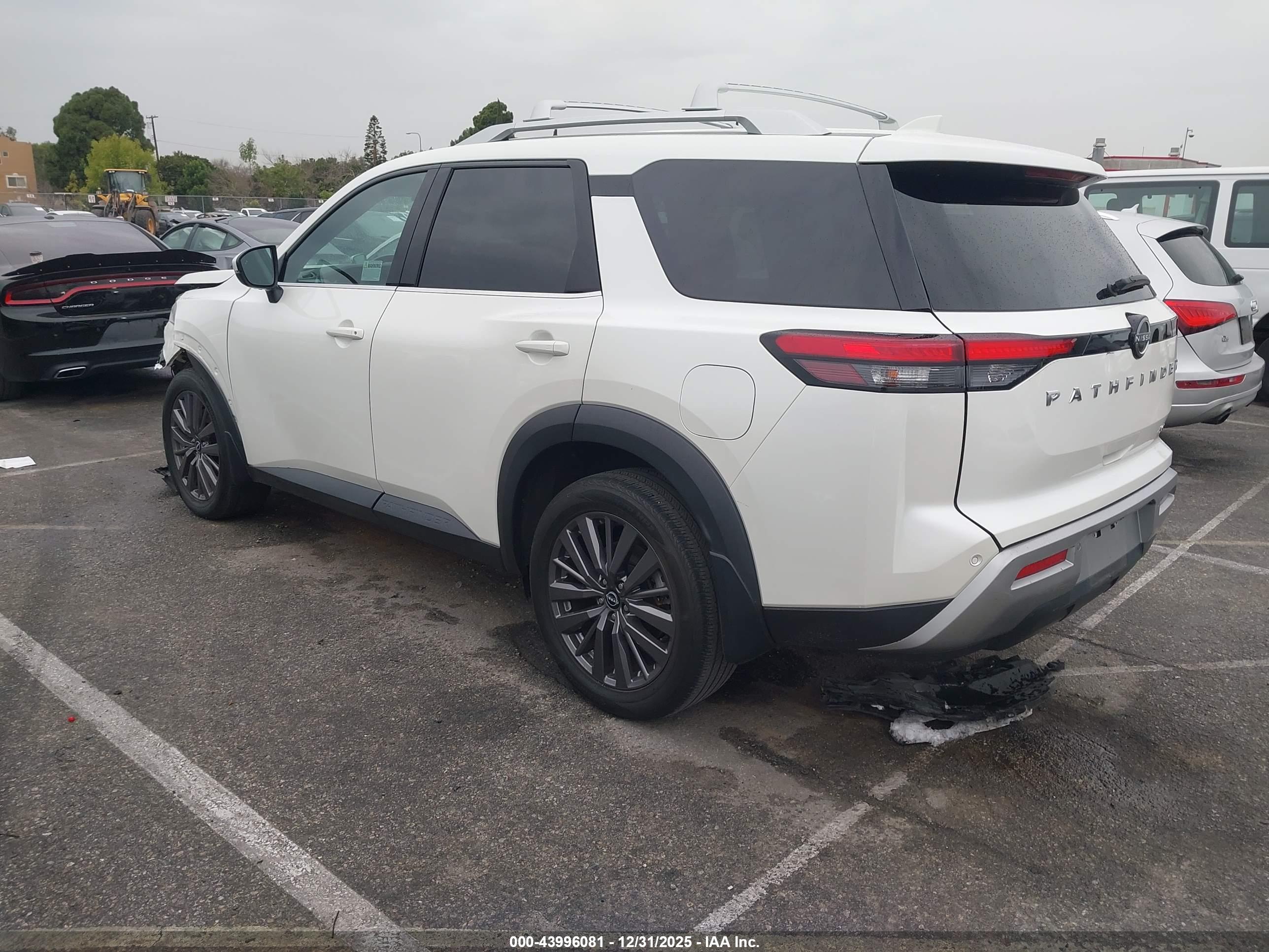 NISSAN PATHFINDER image 3