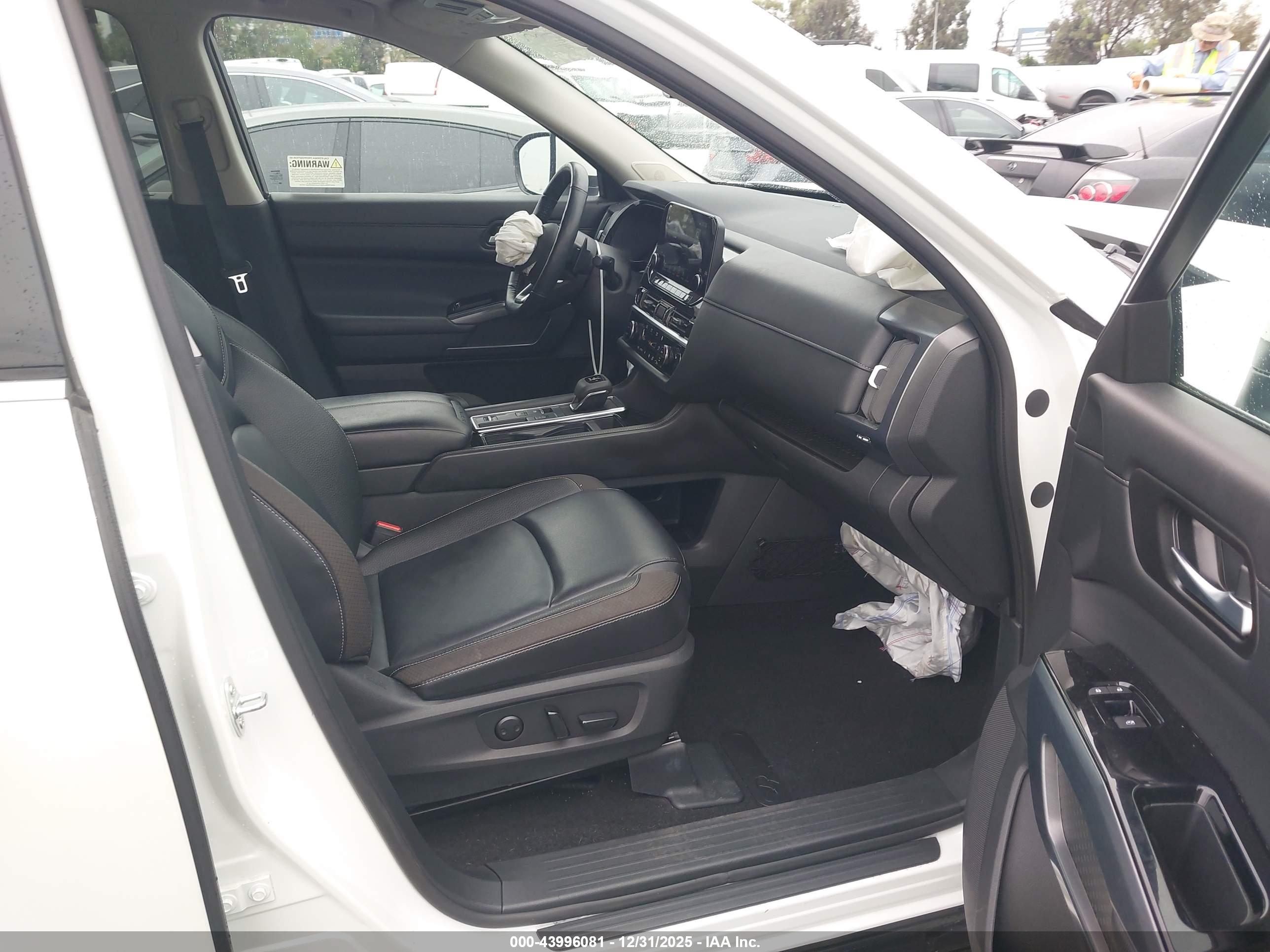 NISSAN PATHFINDER image 5