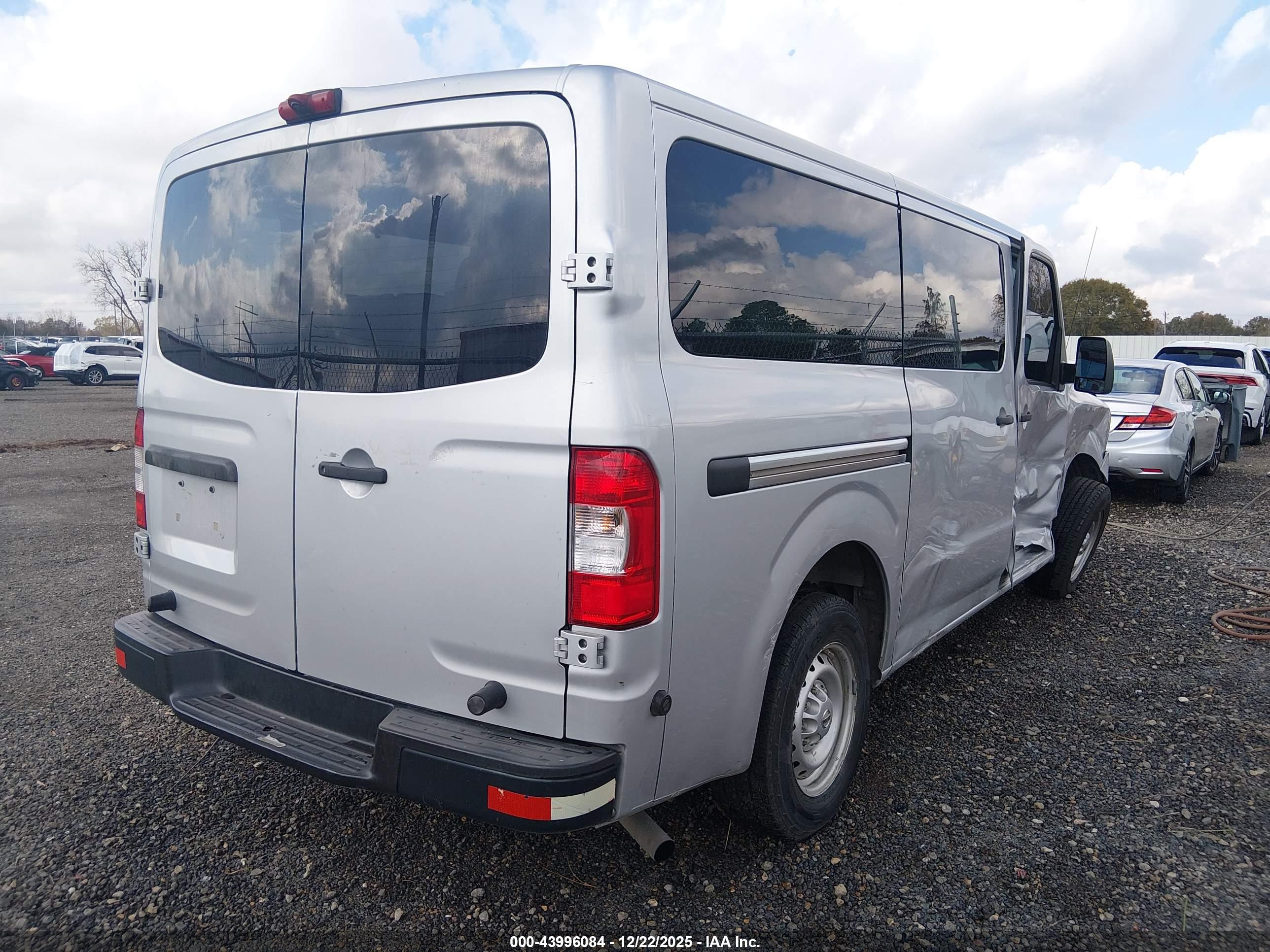 NISSAN NV image 4