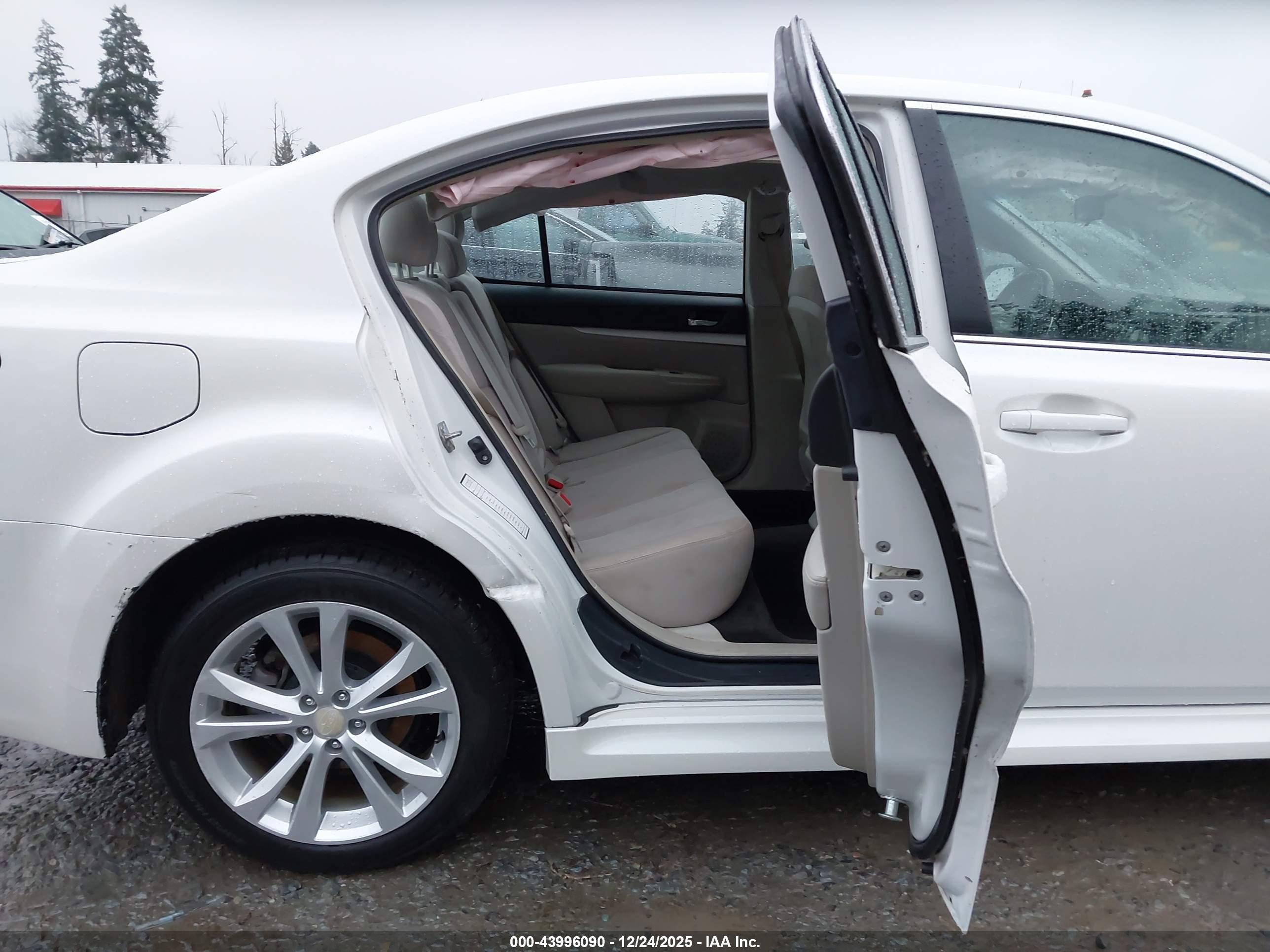 SUBARU LEGACY image 8