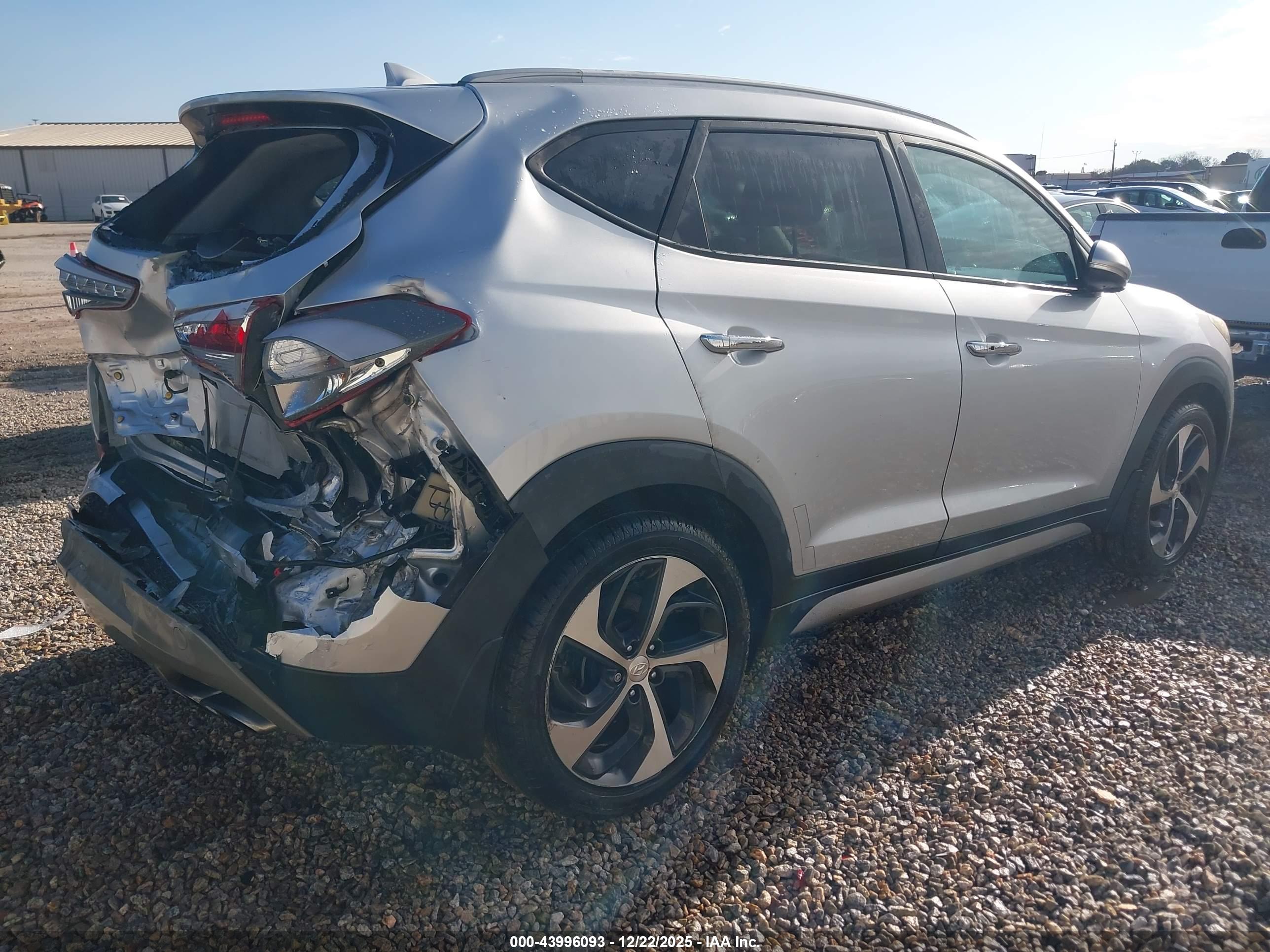 HYUNDAI TUCSON image 4