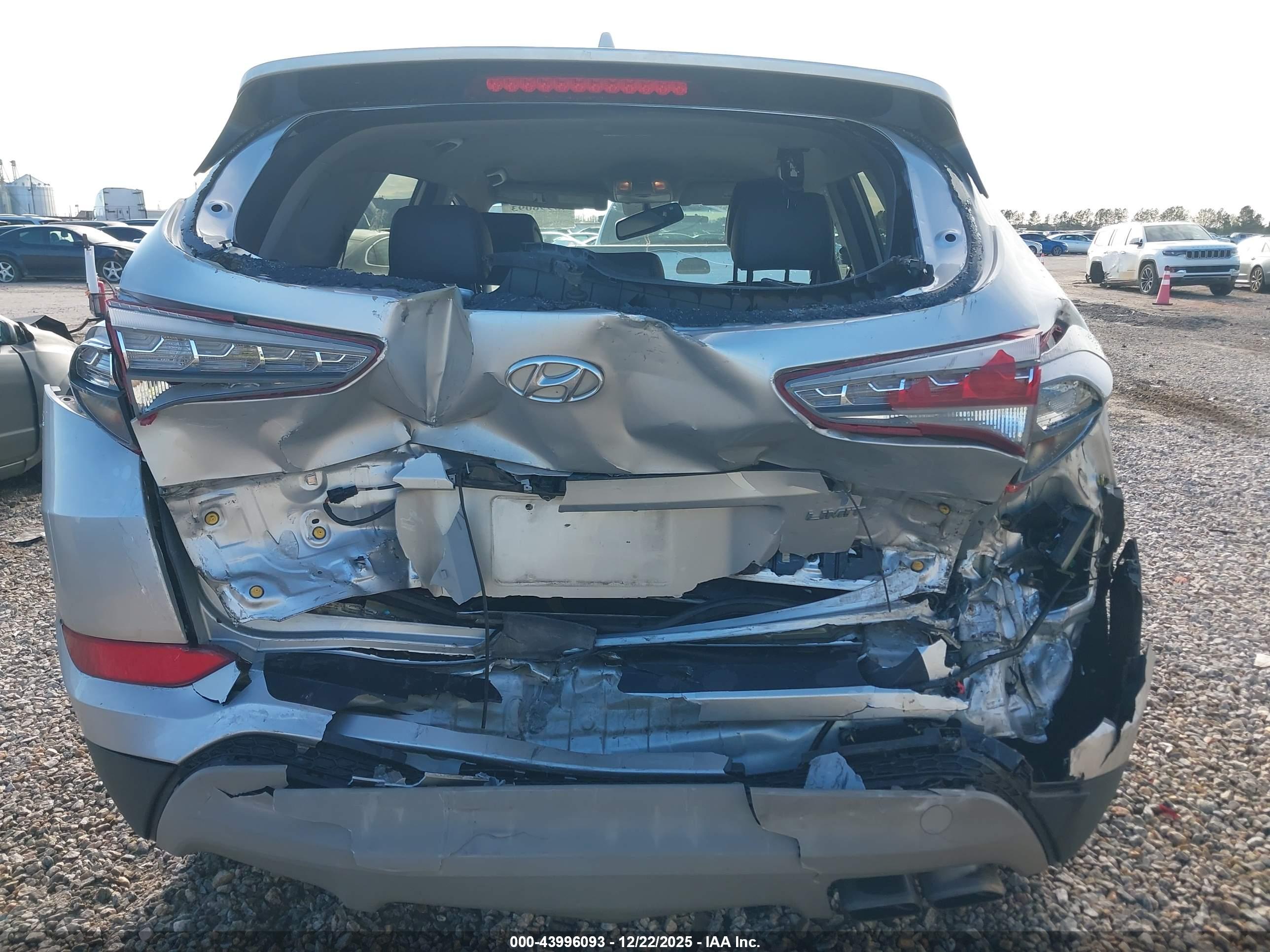 HYUNDAI TUCSON image 6
