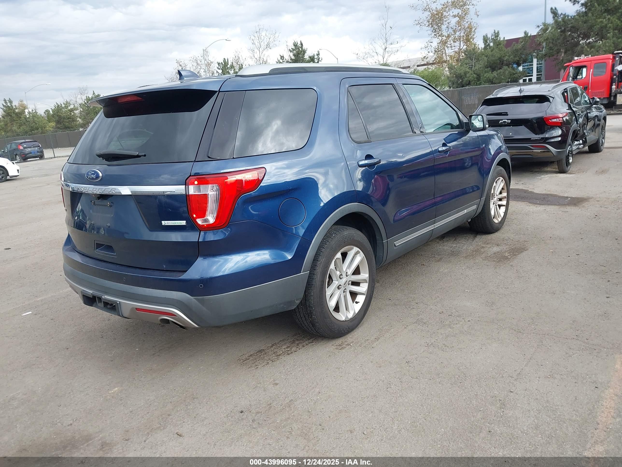 FORD EXPLORER image 4