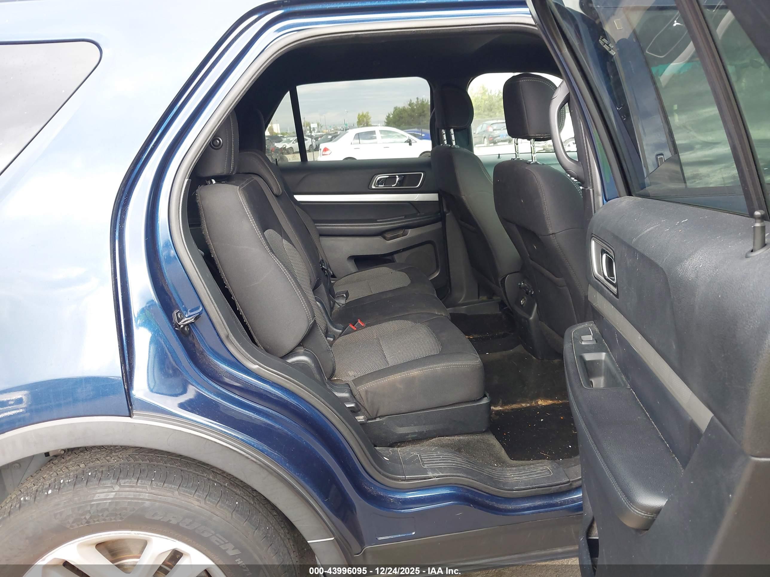 FORD EXPLORER image 8